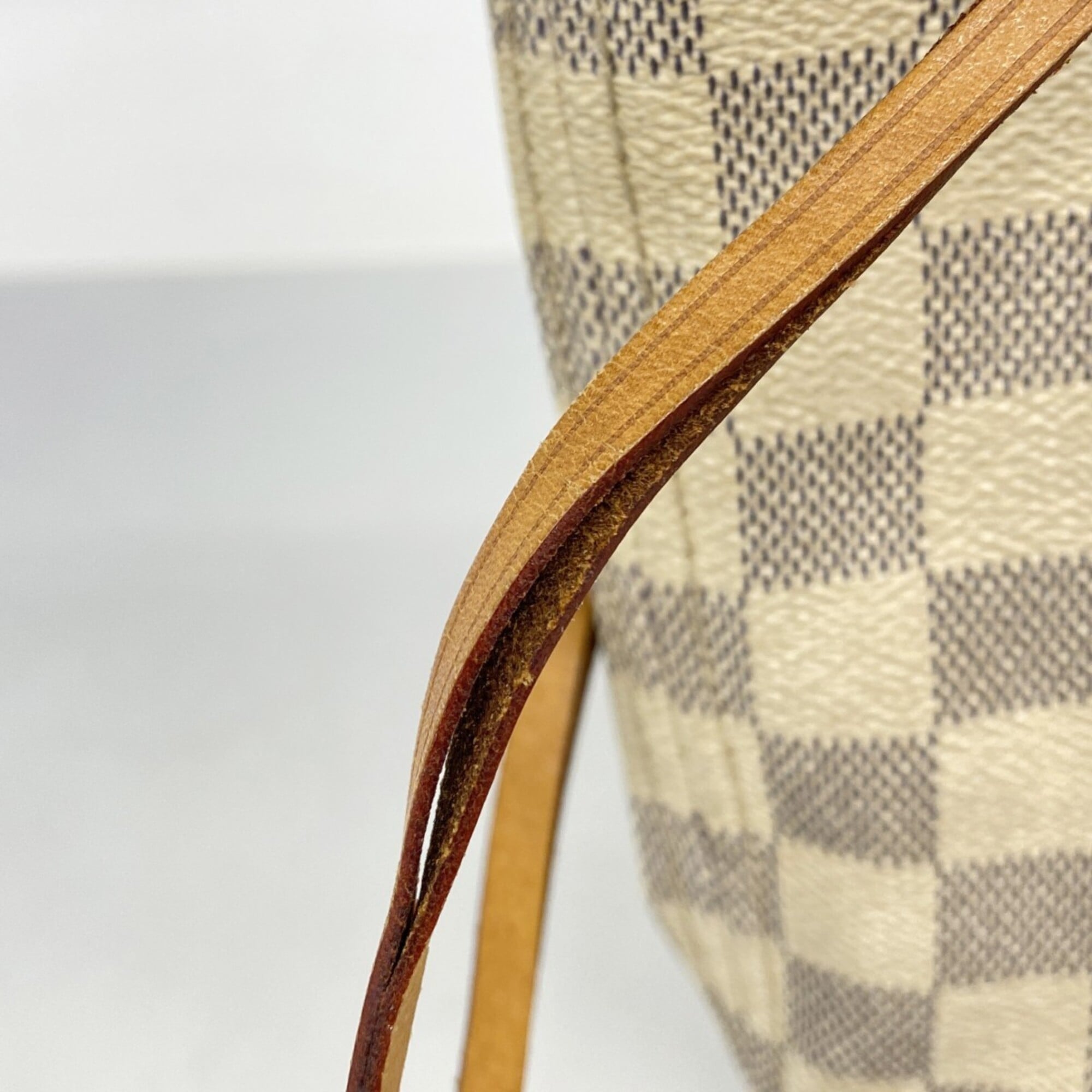 Louis Vuitton White Tote Bag (Pre-Owned)