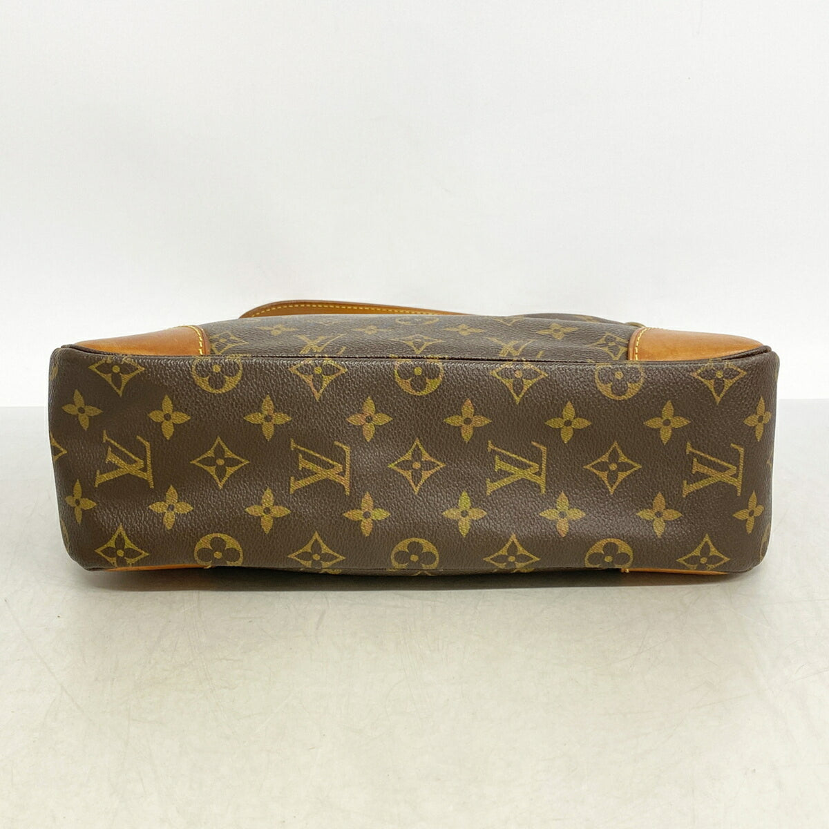 Louis Vuitton Brown Shoulder Bag (Pre-Owned)