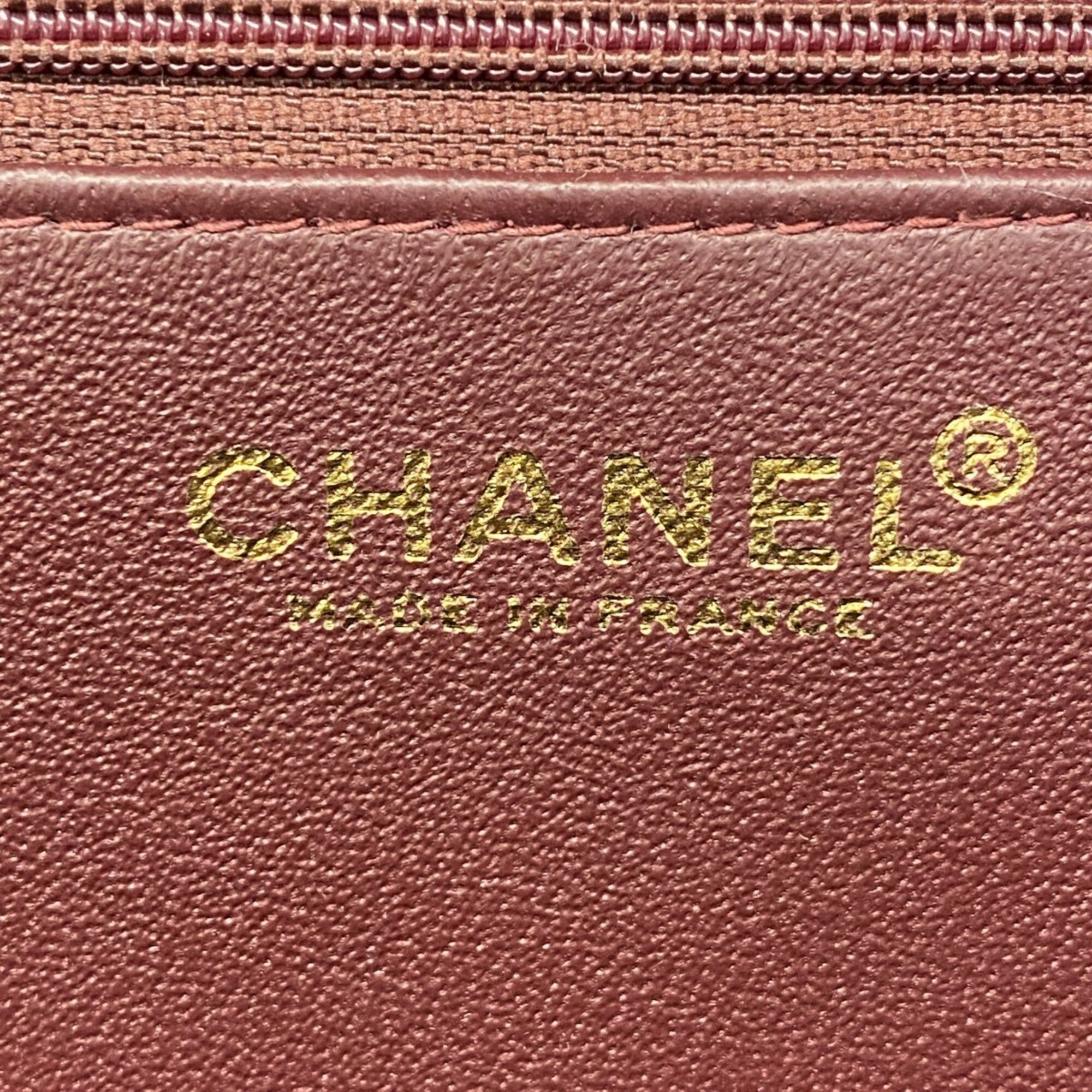 Chanel Black Leather Shoulder Bag (Pre-Owned)