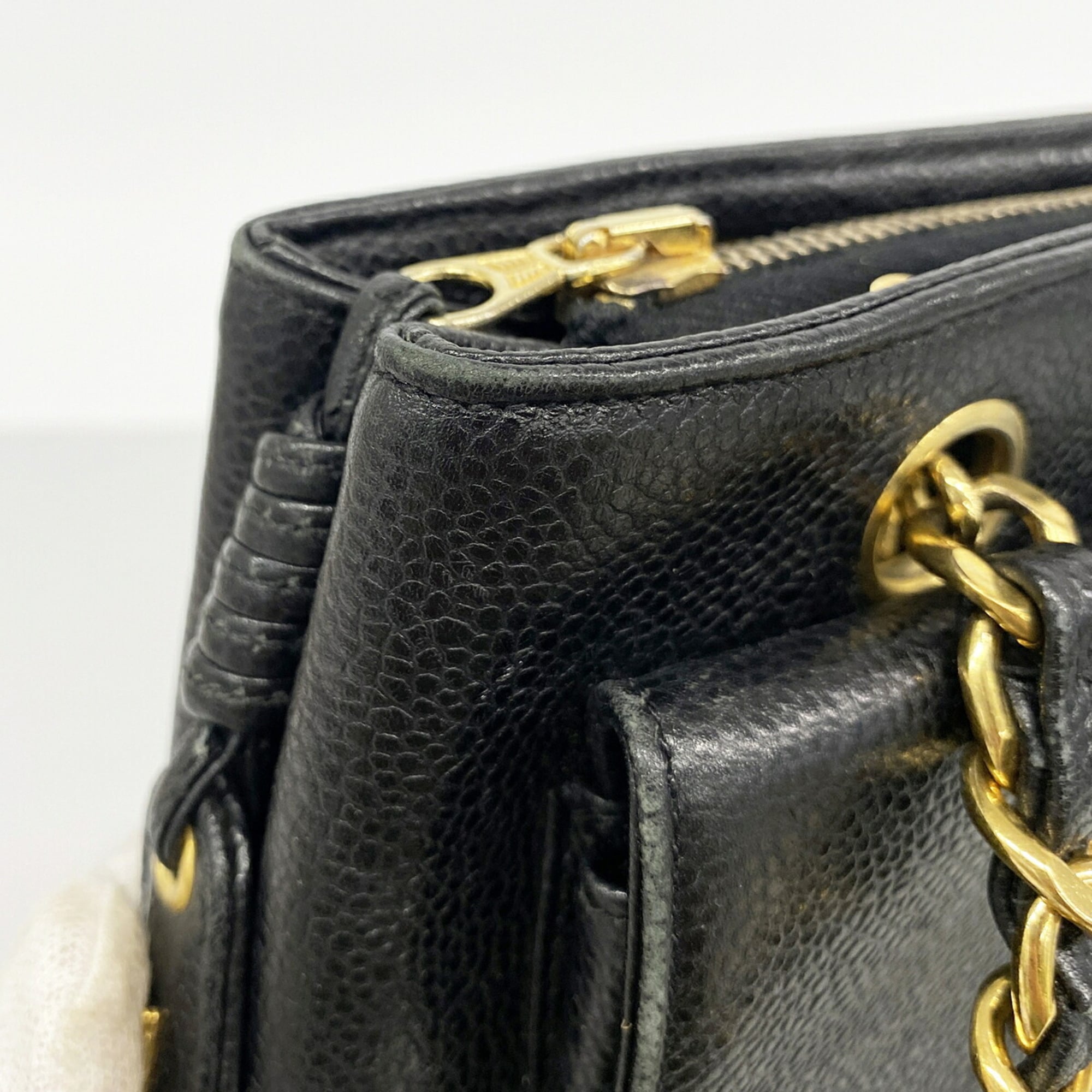 Chanel Black Grained Calfskin Shoulder Bag (Pre-Owned)