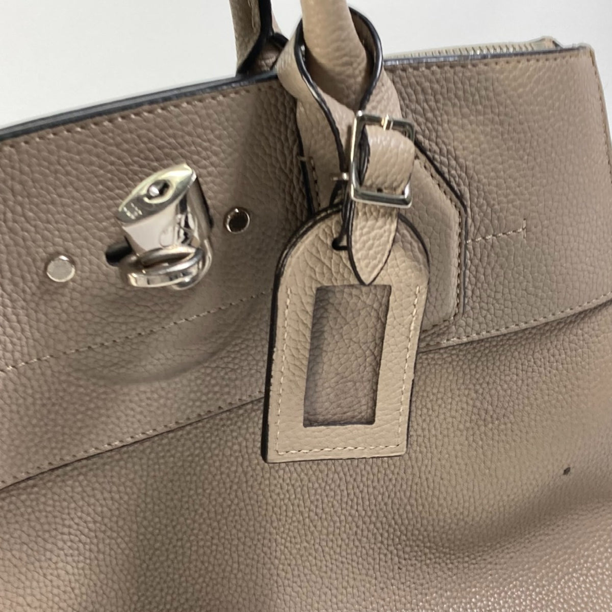 Louis Vuitton Gray Leather Handbag (Pre-Owned)