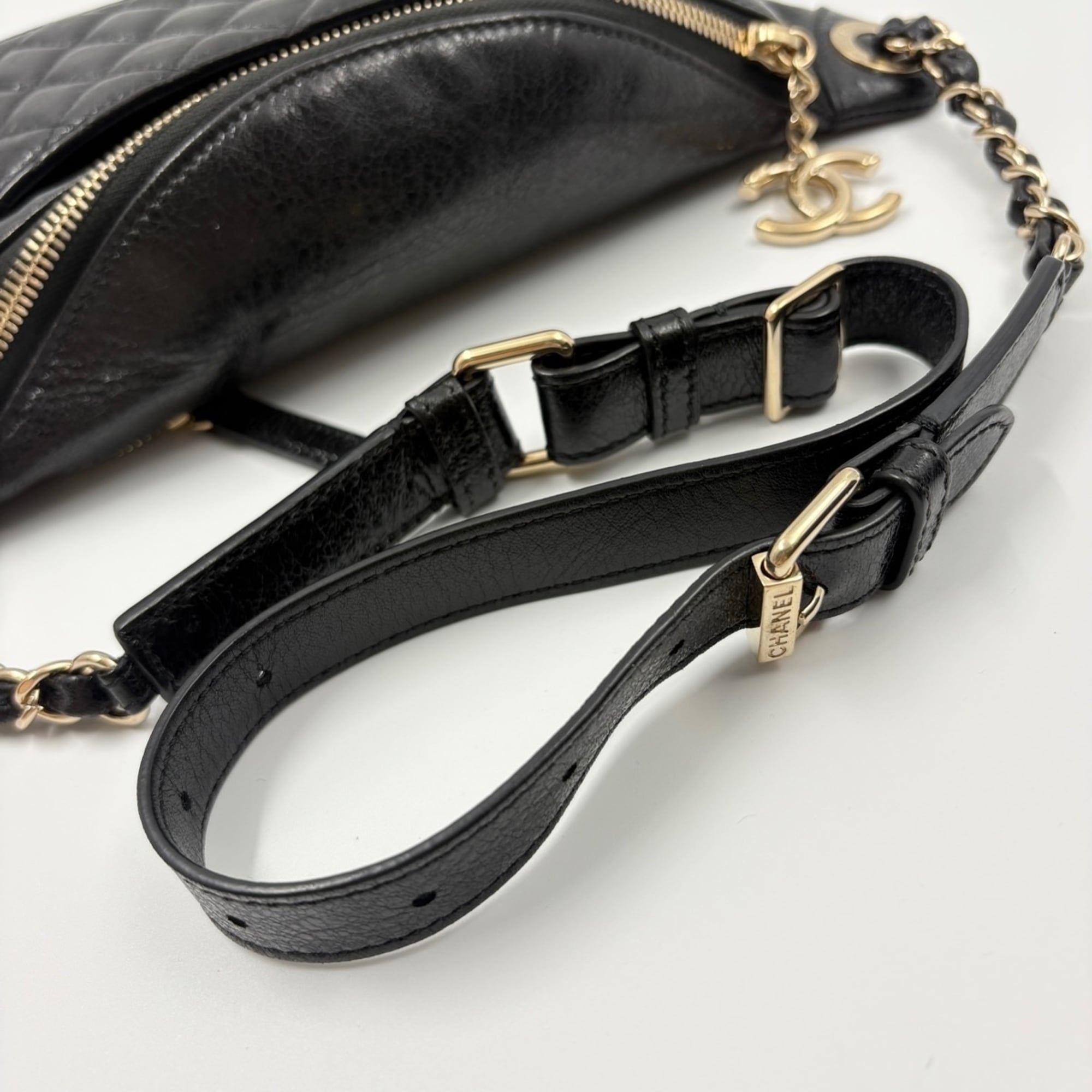Chanel Matelasse Black Sling Bag (Pre-Owned)