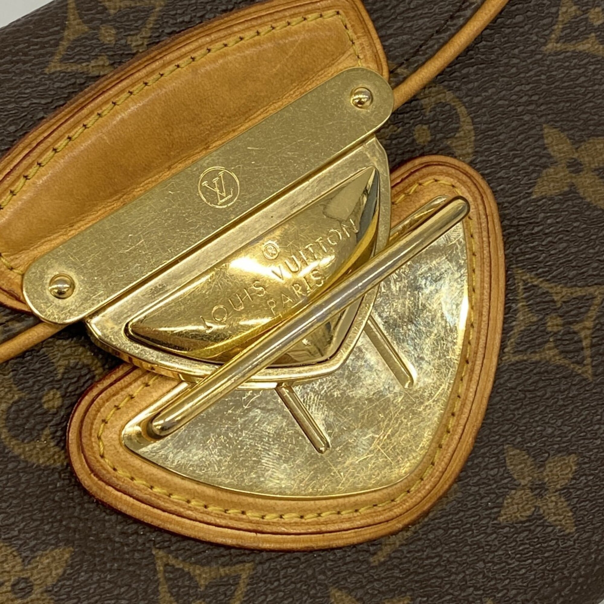 Louis Vuitton Brown Shoulder Bag (Pre-Owned)