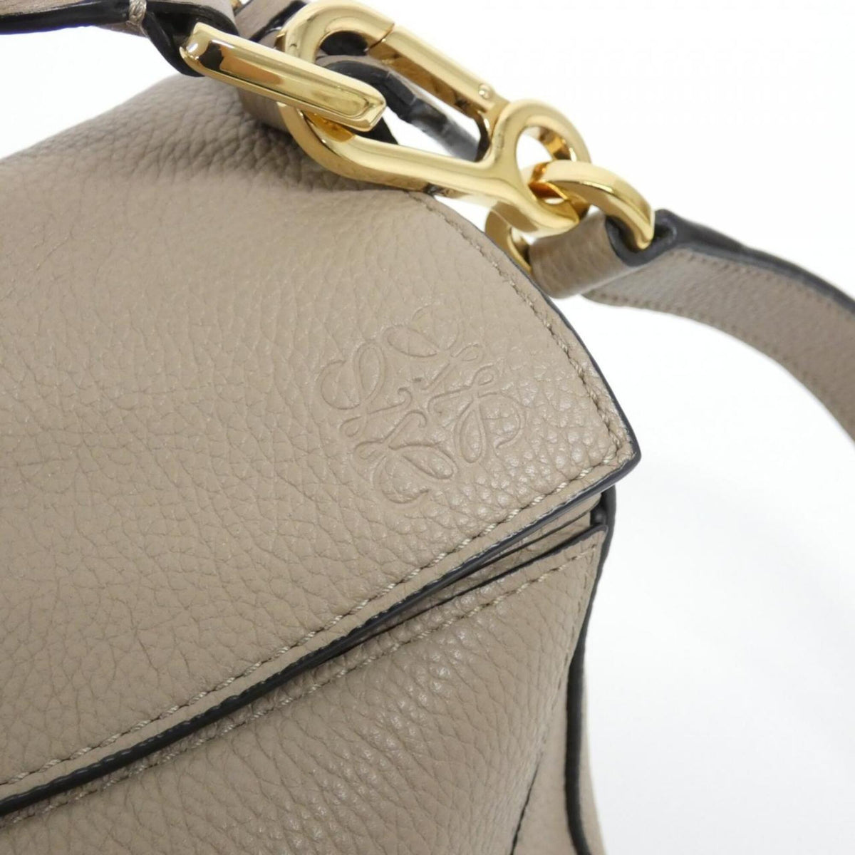 Loewe Sand Leather Handbag (Pre-Owned)