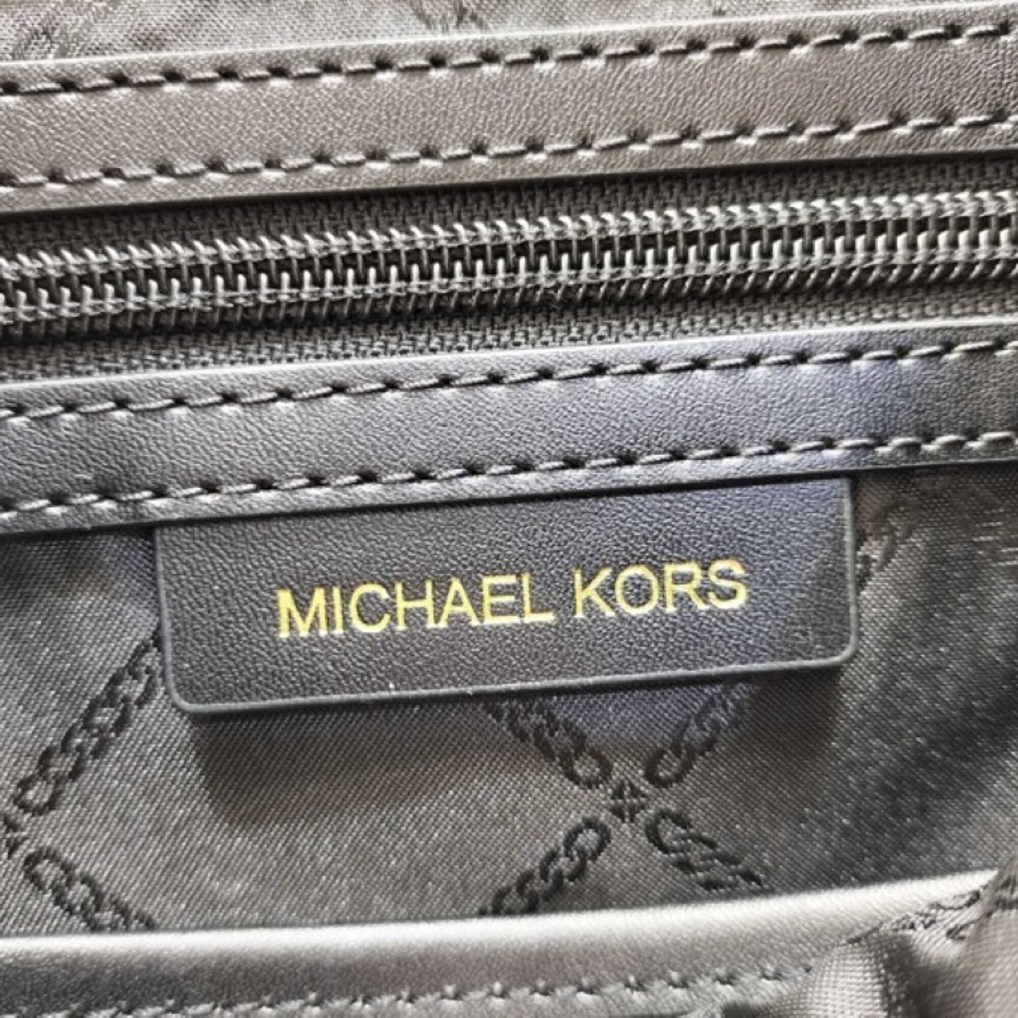 Michael Kors Black Leather Shoulder Bag (Pre-Owned)