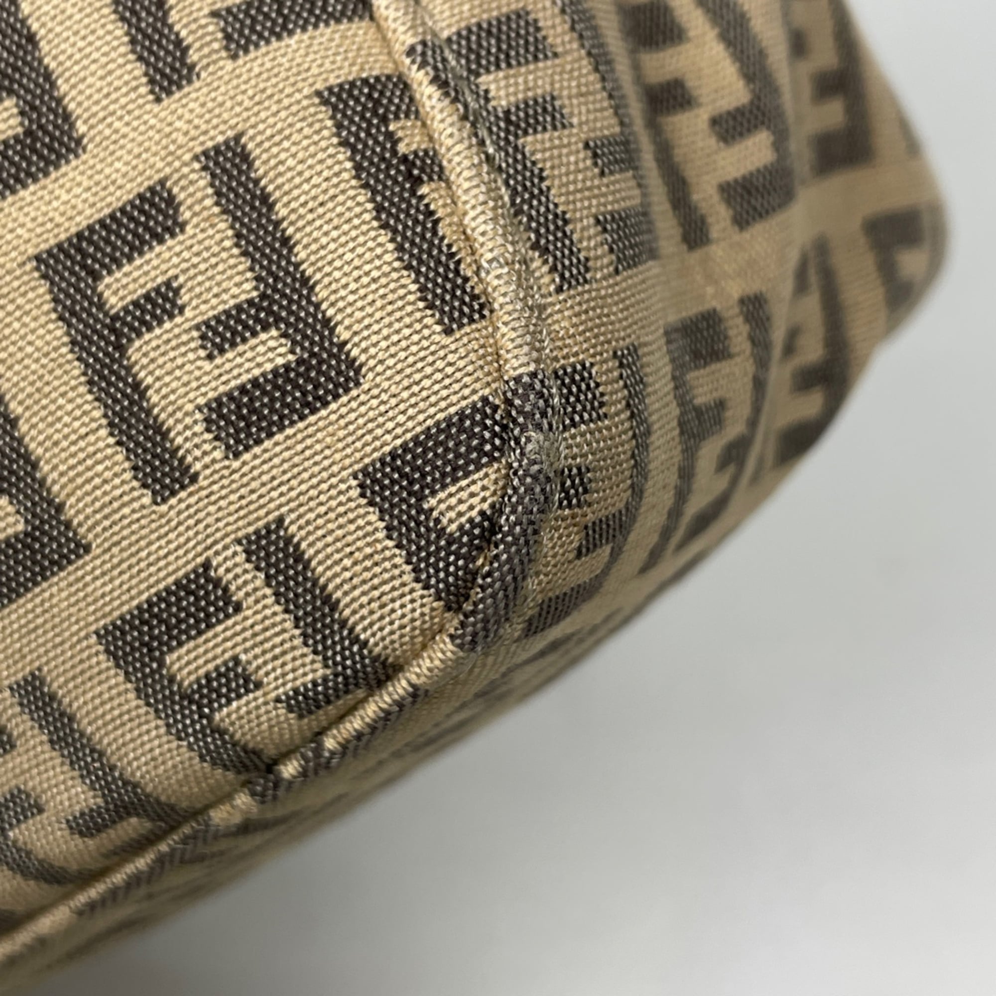 Fendi Beige Canvas Leather Shoulder Bag (Pre-Owned)
