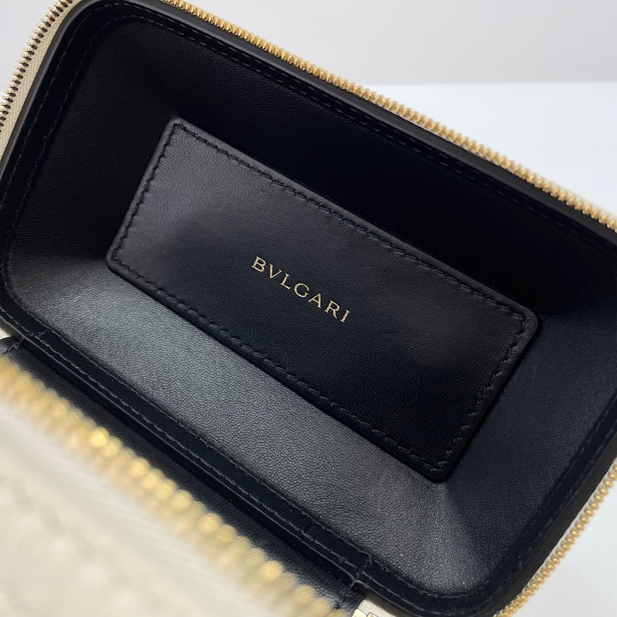 Bvlgari White Leather Handbag (Pre-Owned)