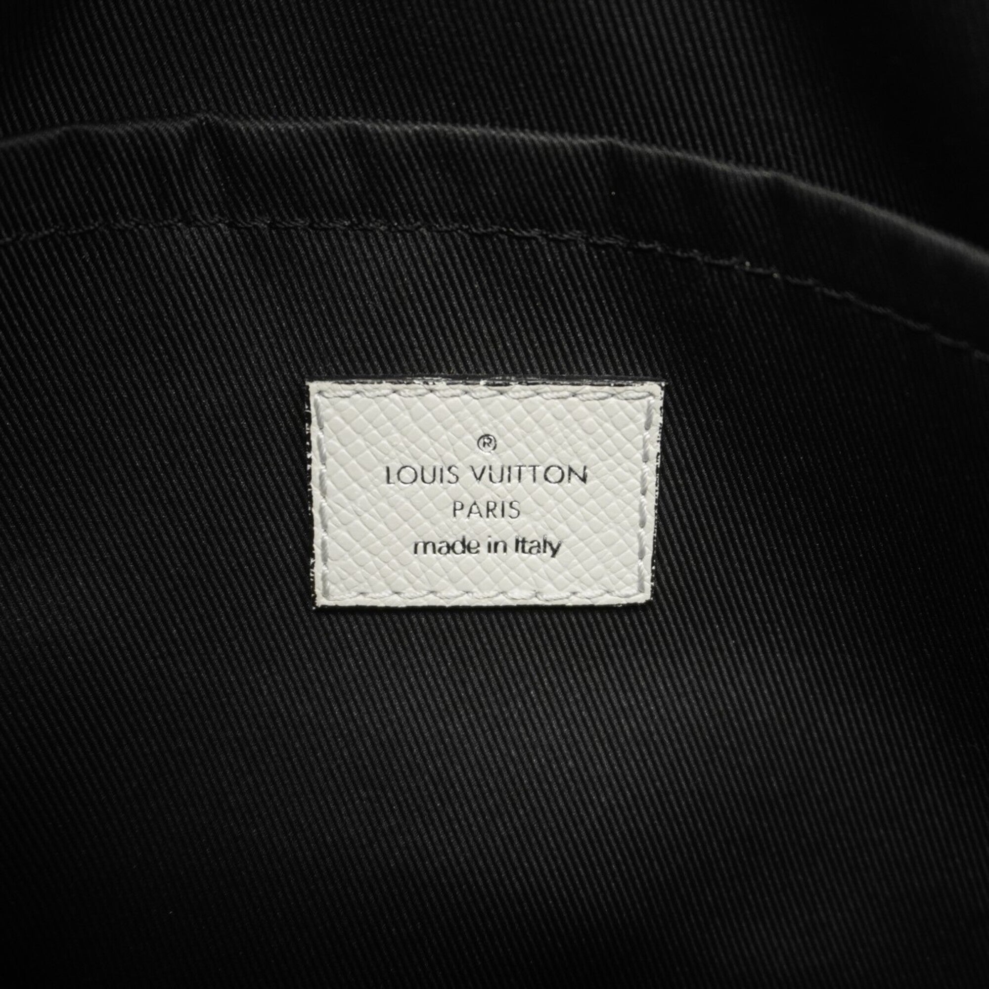 Louis Vuitton White Shoulder Bag (Pre-Owned)