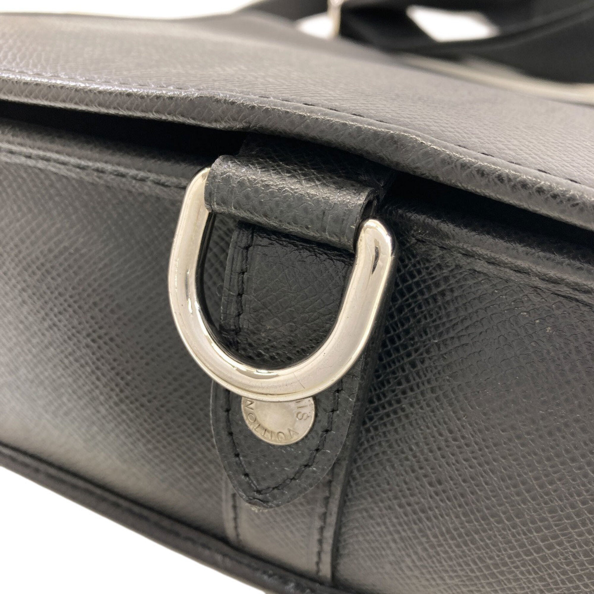 Louis Vuitton Ardoise Taiga Leather Shoulder Bag (Pre-Owned)