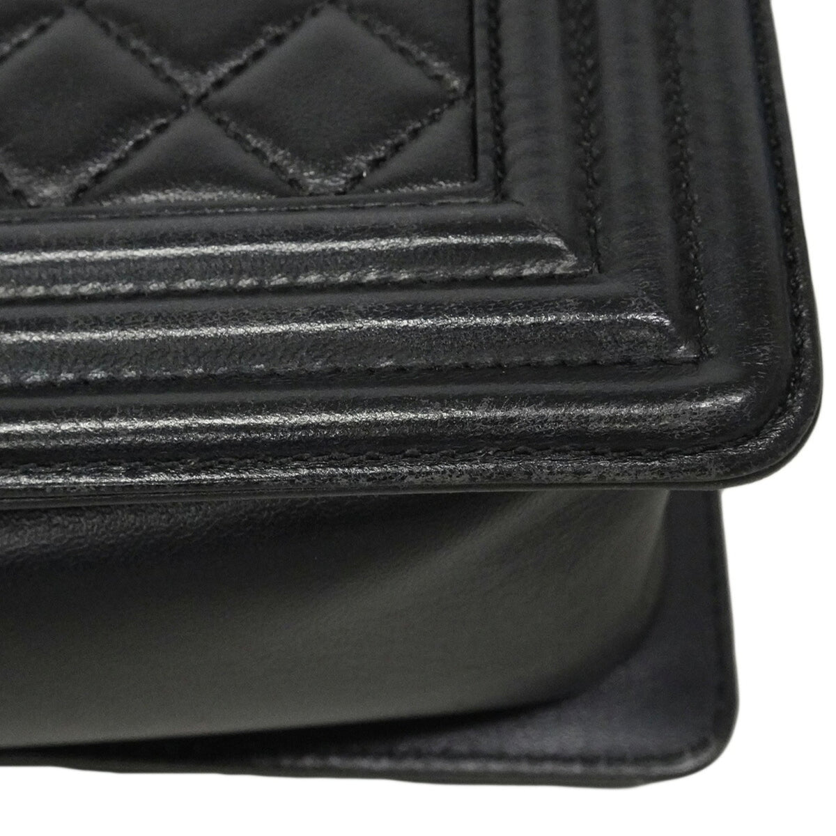 Chanel Black Leather Shoulder Bag (Pre-Owned)