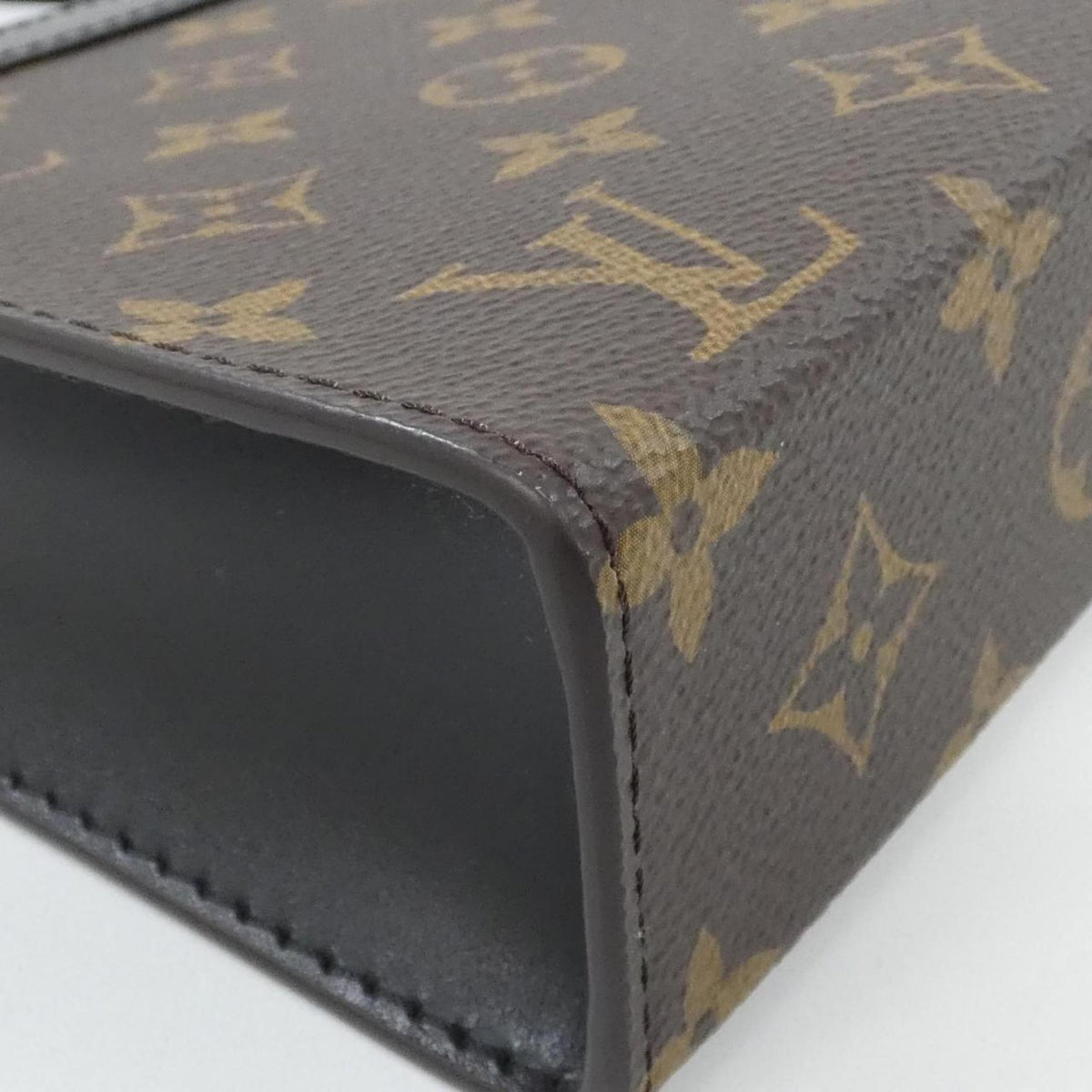 Louis Vuitton Brown Coated Canvas Shoulder Bag (Pre-Owned)