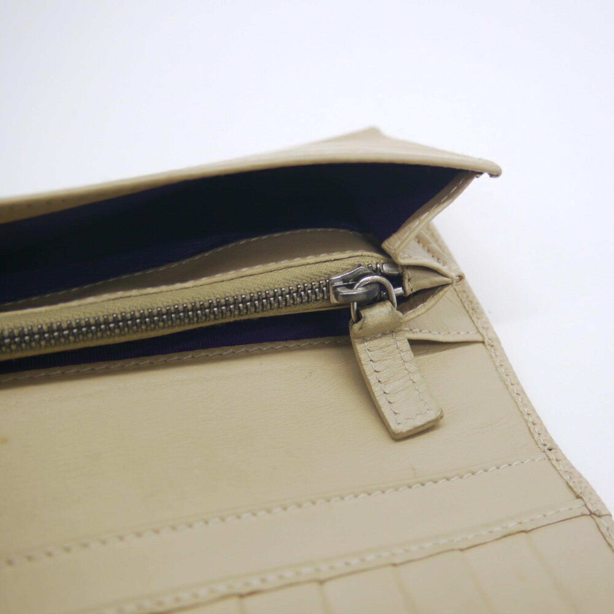 Bvlgari Beige Leather Long Wallet (Bi-Fold) (Pre-Owned)