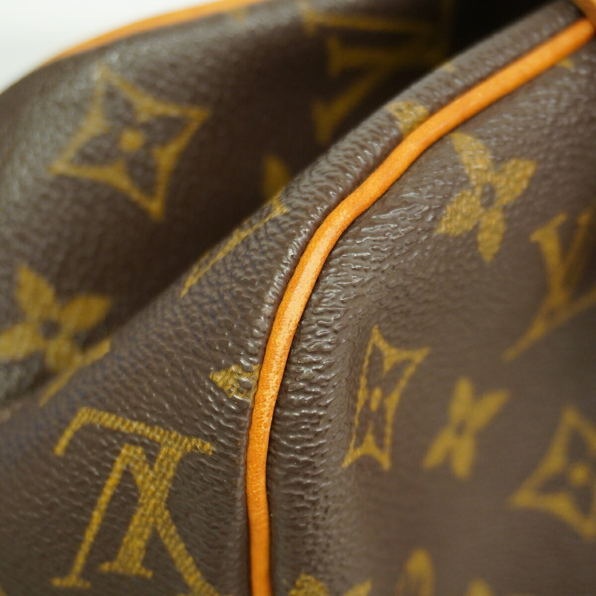 Louis Vuitton Brown Shoulder Bag (Pre-Owned)