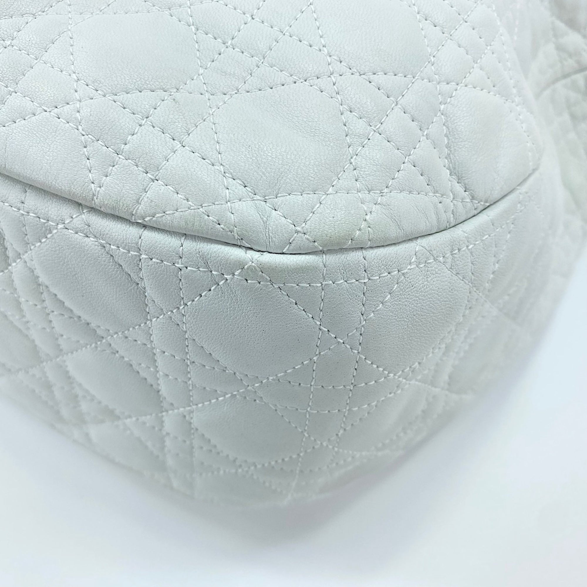 Christian Dior White Shoulder Bag (Pre-Owned)