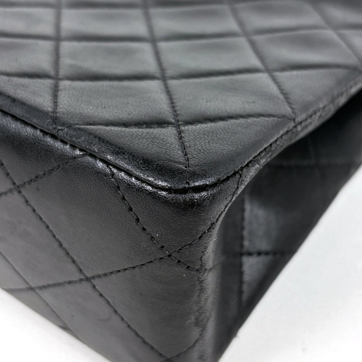 Chanel Black Leather Shoulder Bag (Pre-Owned)