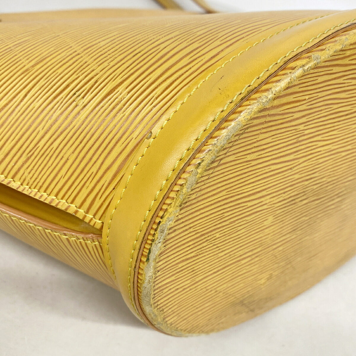 Louis Vuitton Jaune Shoulder Bag (Pre-Owned)