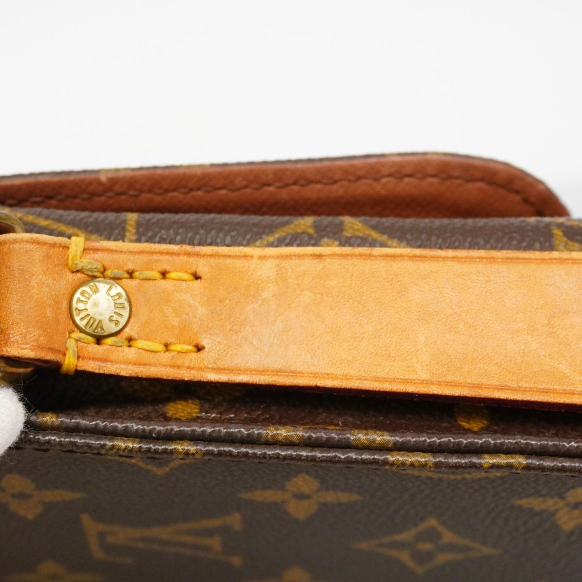 Louis Vuitton Brown Shoulder Bag (Pre-Owned)