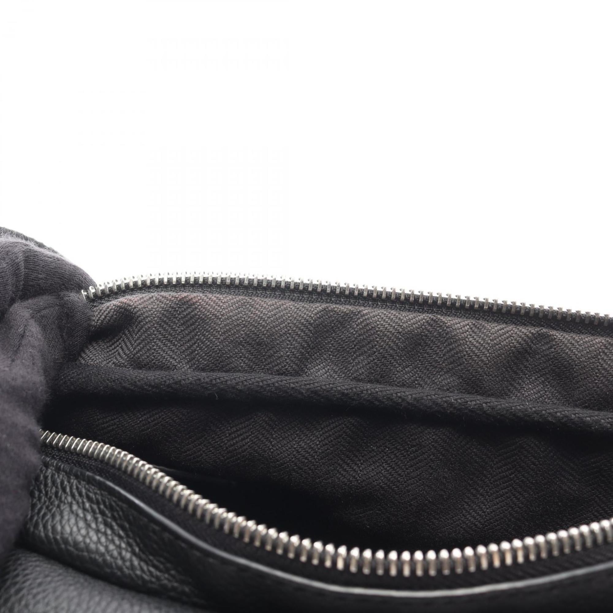Loewe Black Leather Shoulder Bag (Pre-Owned)