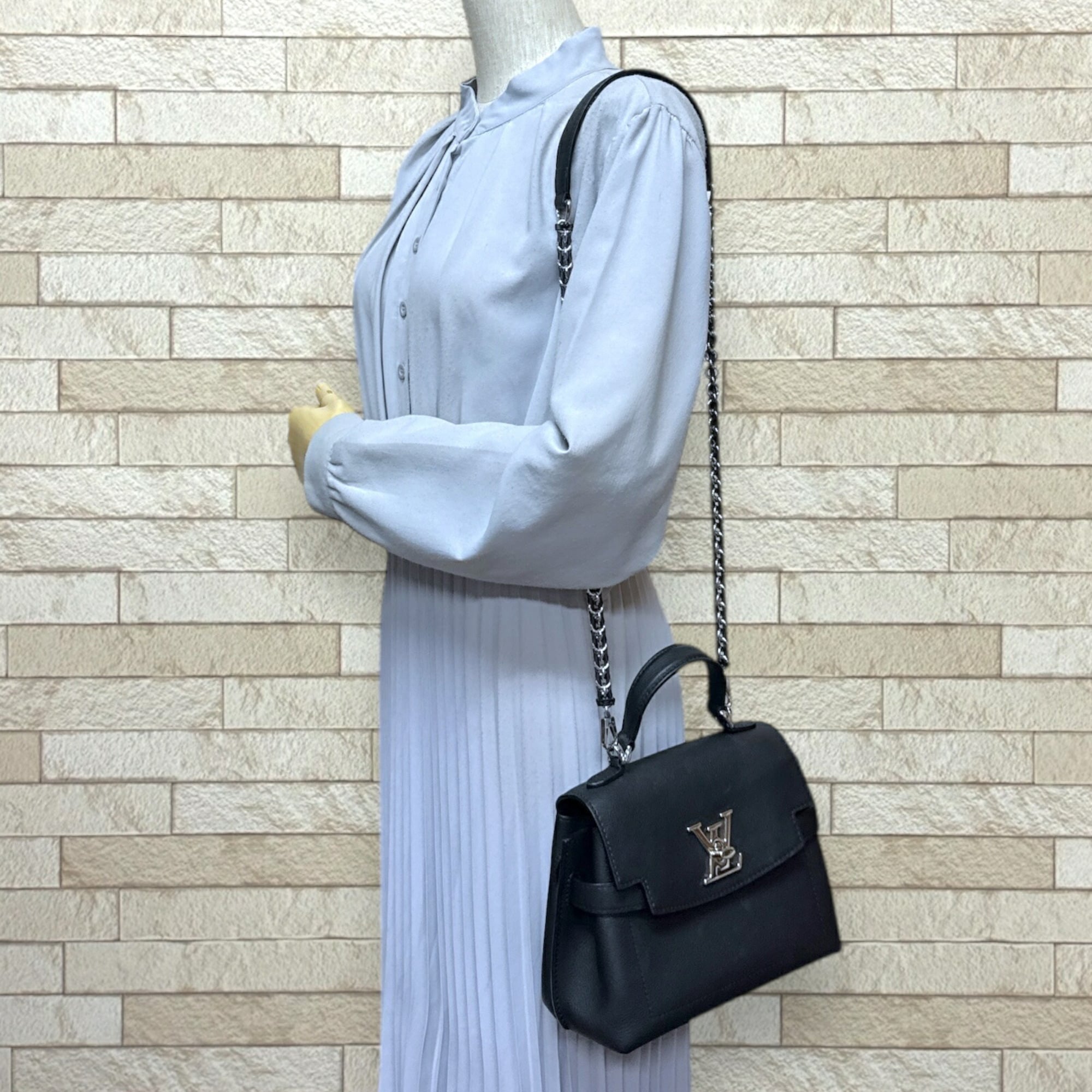 Louis Vuitton Black Noir Leather Shoulder Bag (Pre-Owned)