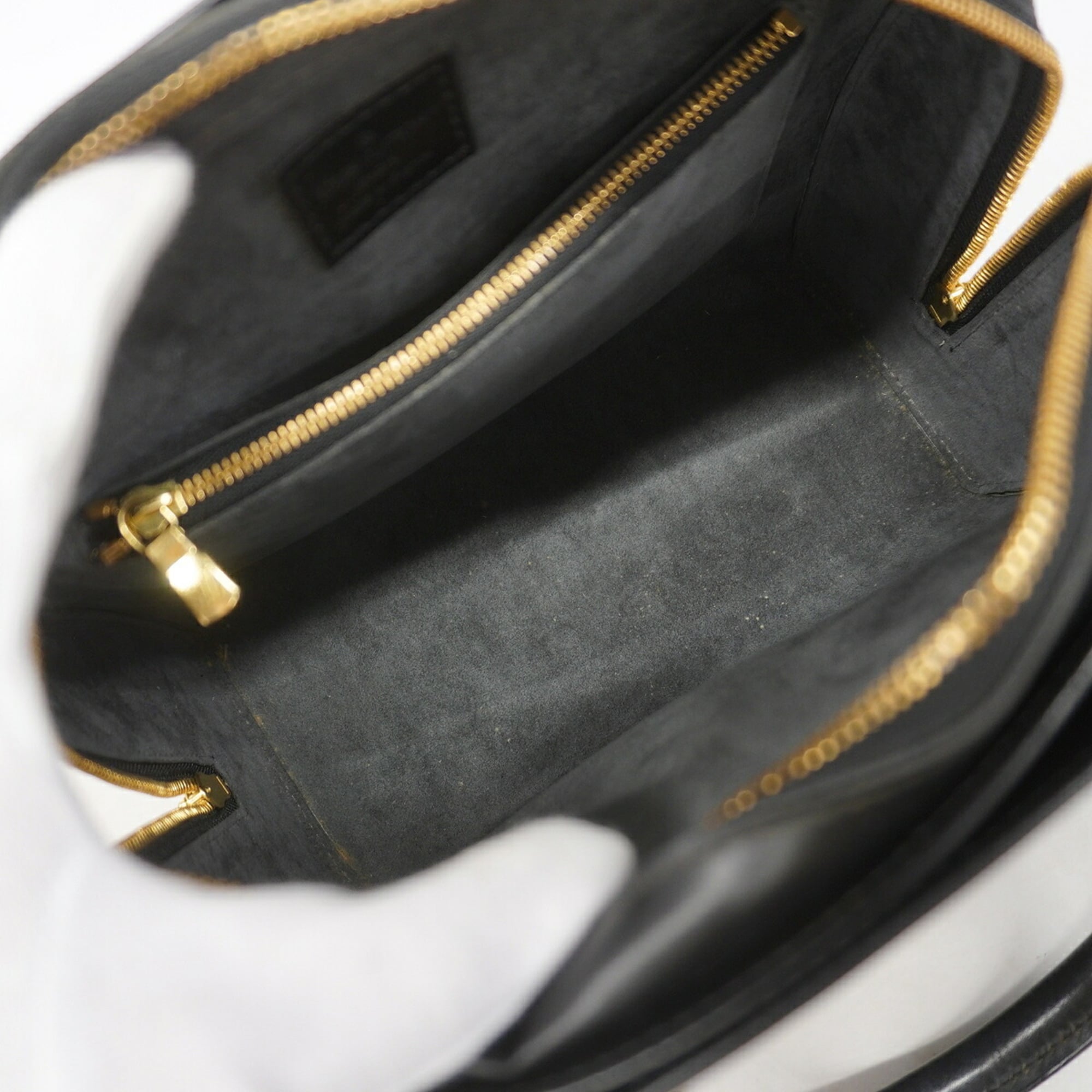 Louis Vuitton Noir Handbag (Pre-Owned)