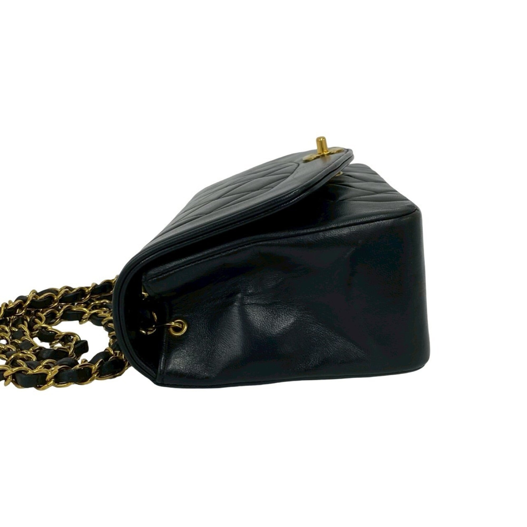 Chanel Black Leather Shoulder Bag (Pre-Owned)
