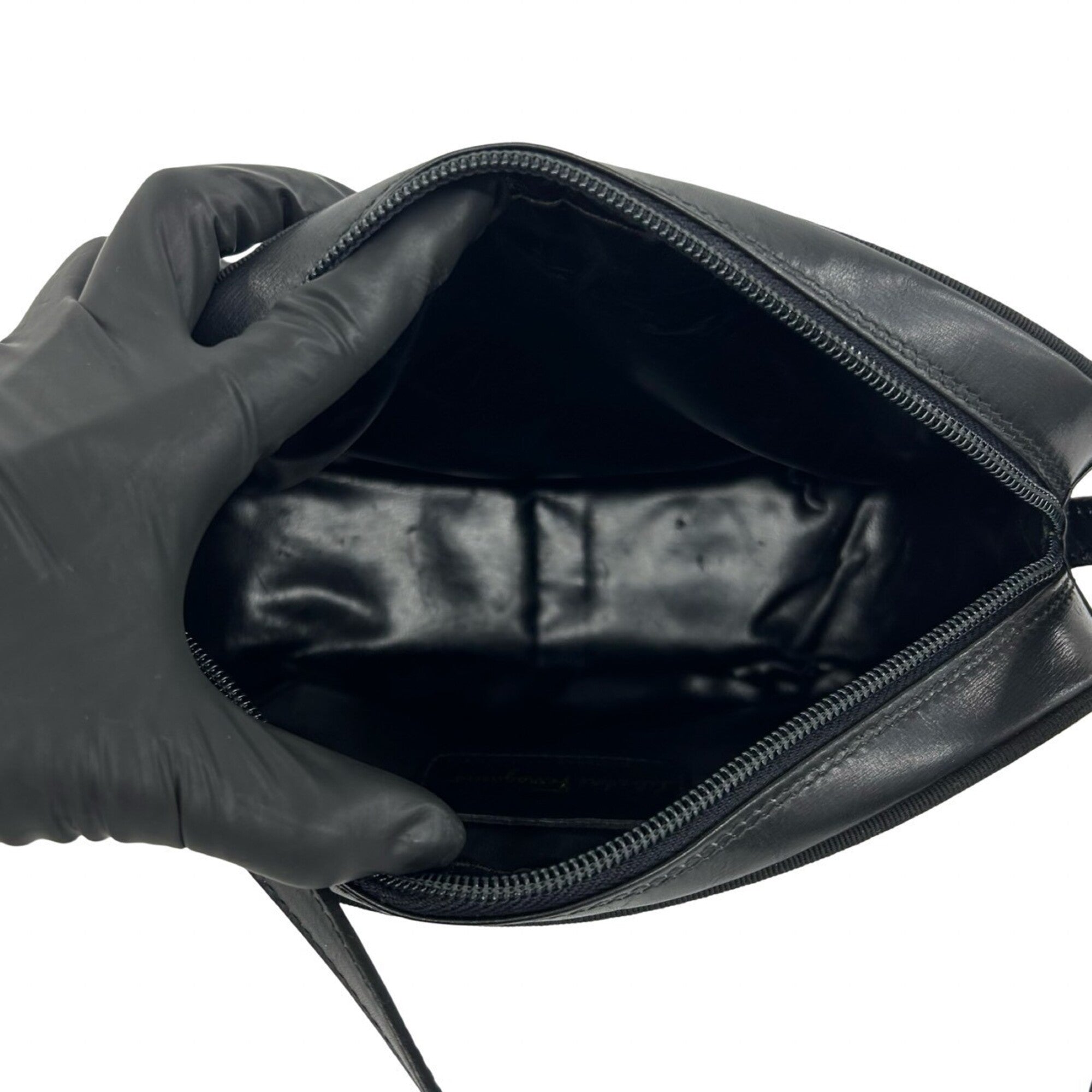 Salvatore Ferragamo Black Leather Shoulder Bag (Pre-Owned)