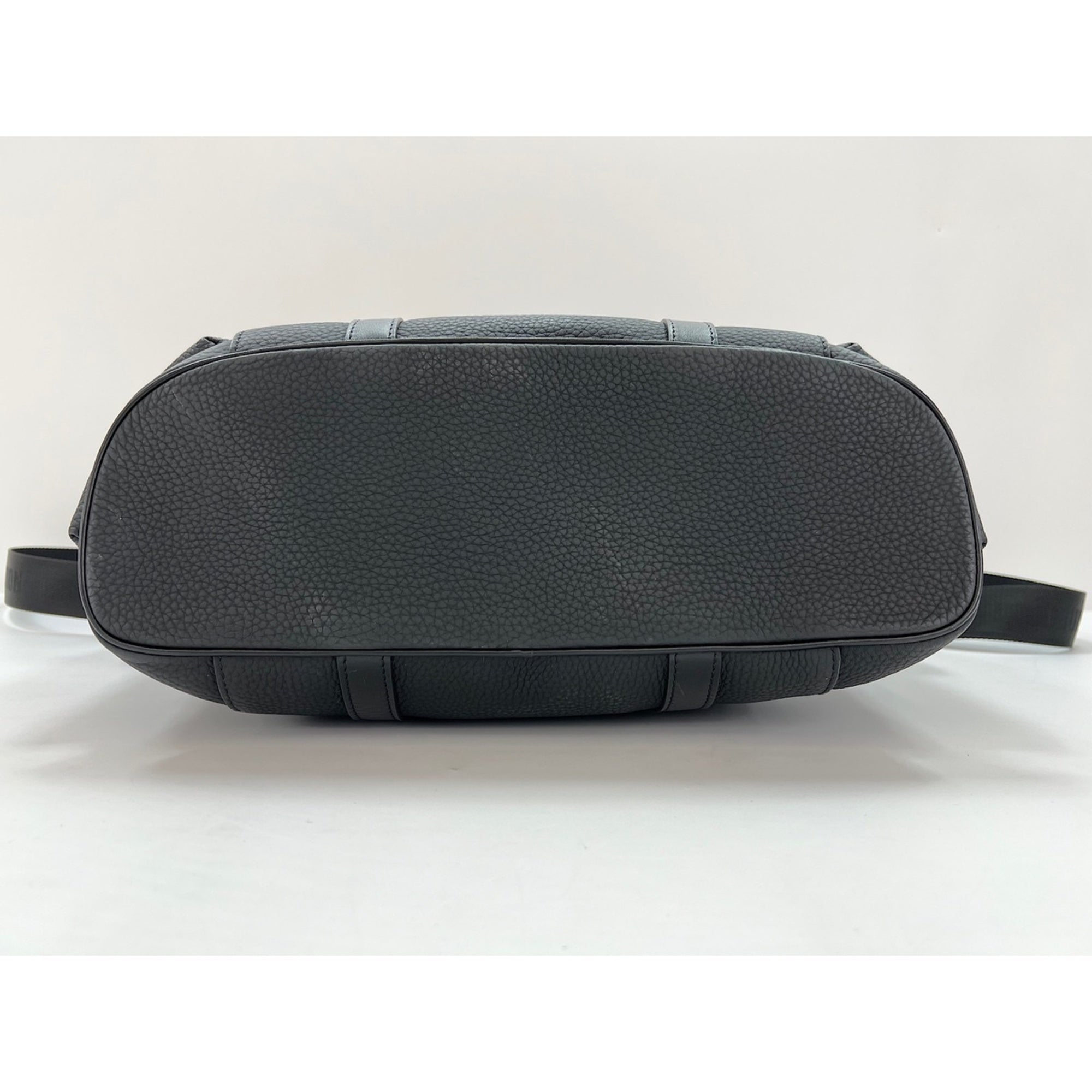 Louis Vuitton Black Handbag (Pre-Owned)