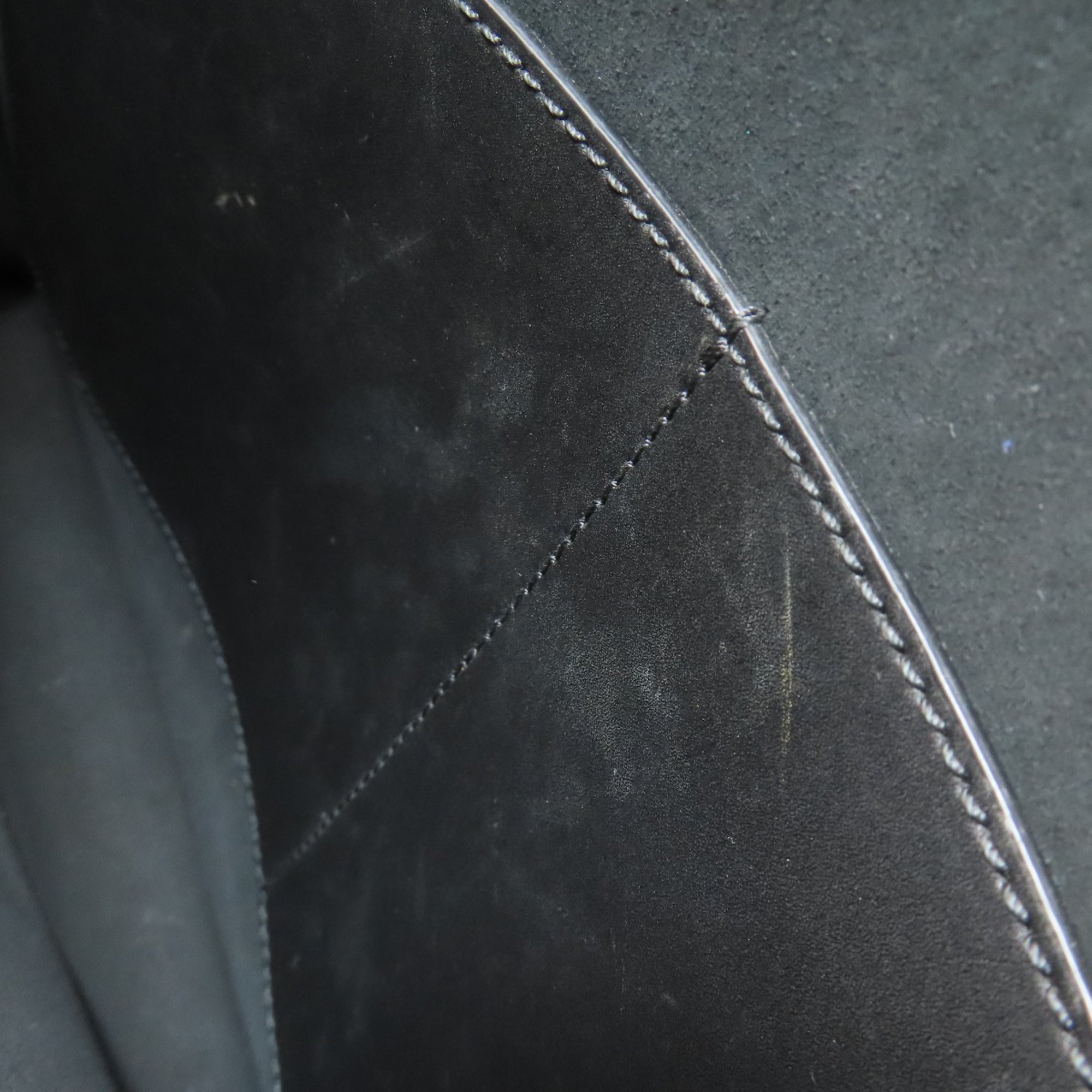 Valentino Black Leather Clutch Bag (Pre-Owned)