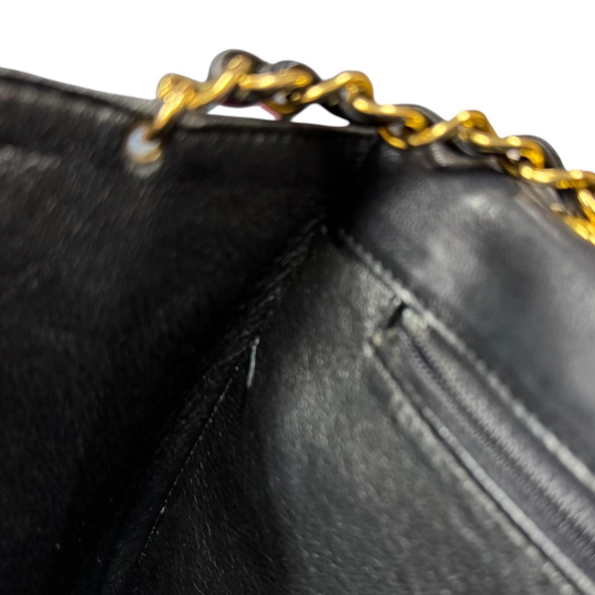 Chanel Black Leather Shoulder Bag (Pre-Owned)