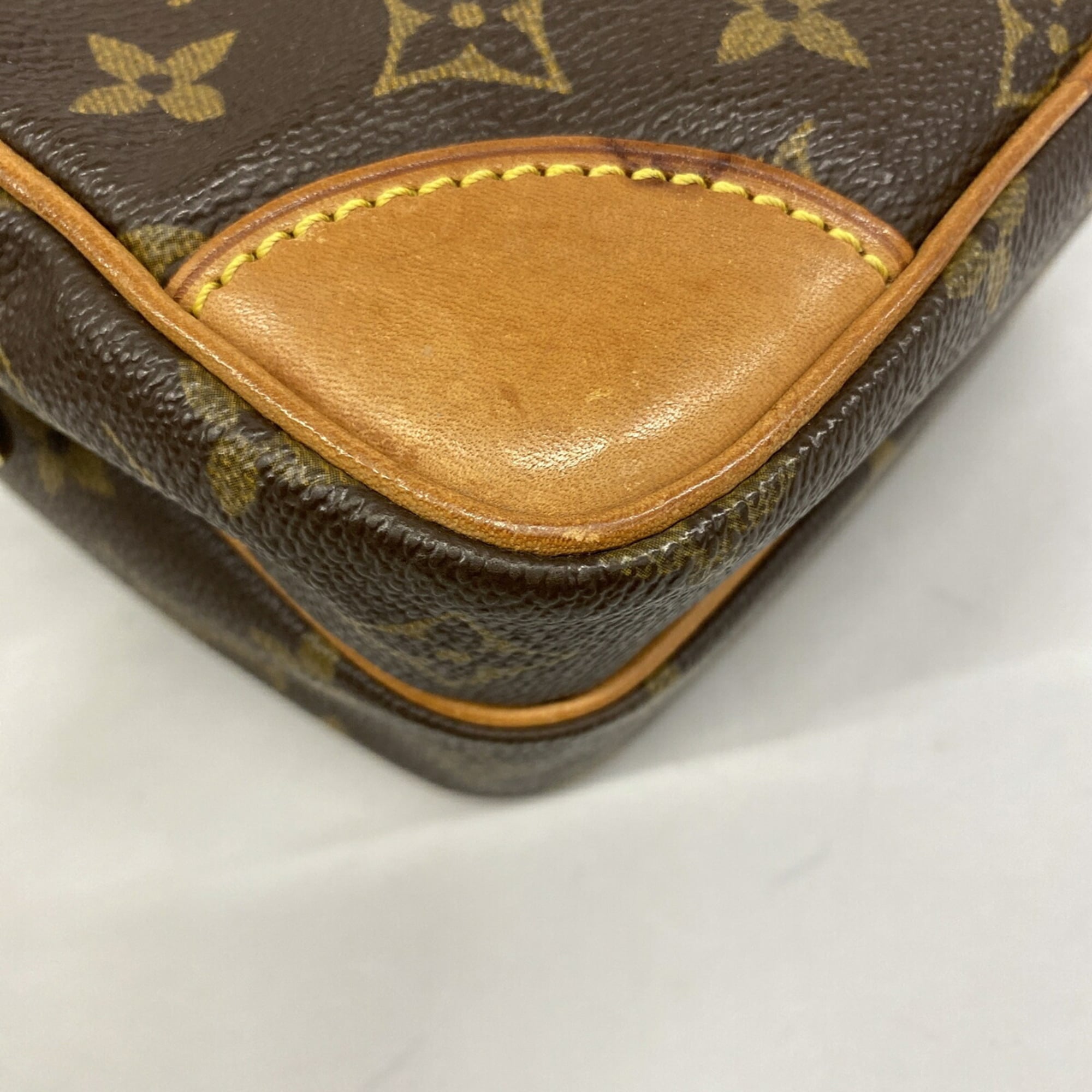 Louis Vuitton Brown Shoulder Bag (Pre-Owned)
