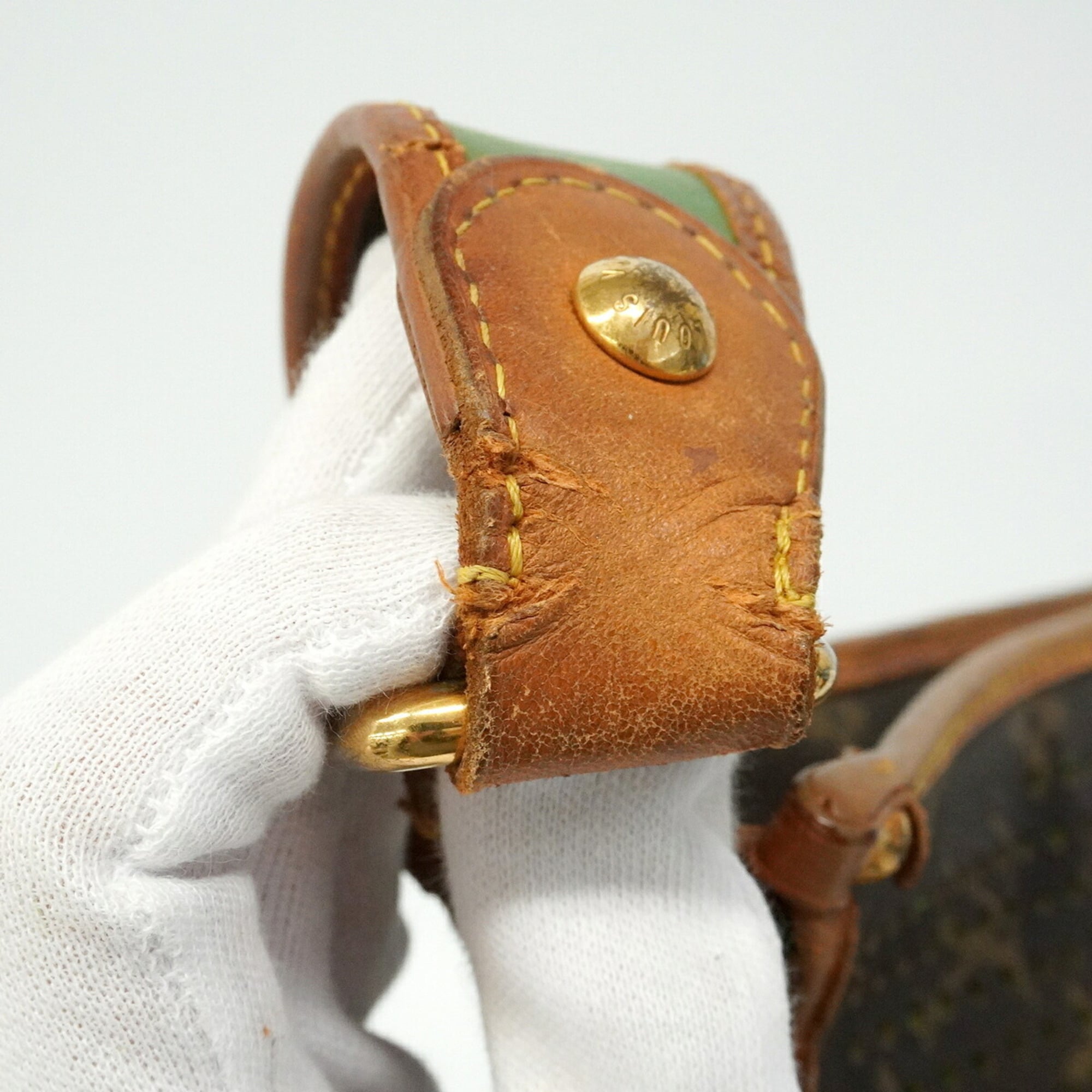 Louis Vuitton Vert Shoulder Bag (Pre-Owned)