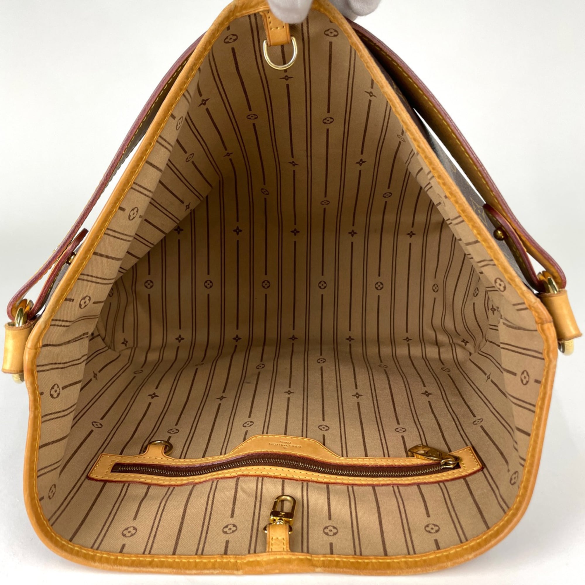Louis Vuitton Brown Monogram Shoulder Bag (Pre-Owned)