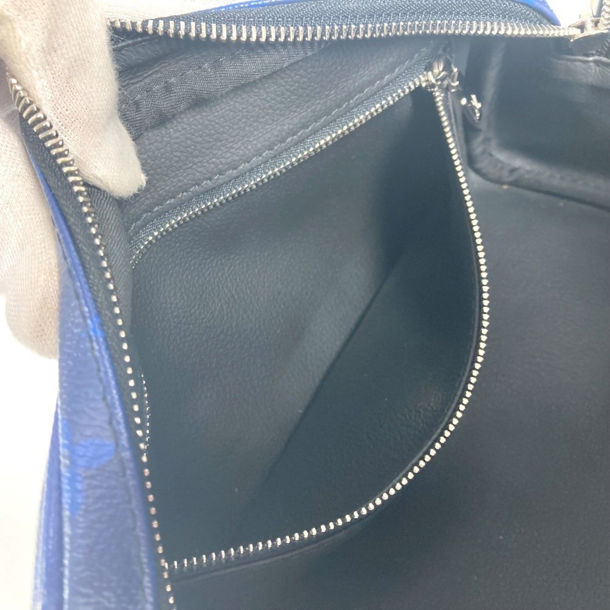 Louis Vuitton Taiga Blue Taiga Leather Monogram Clutch Bag Handbag (Pre-Owned)