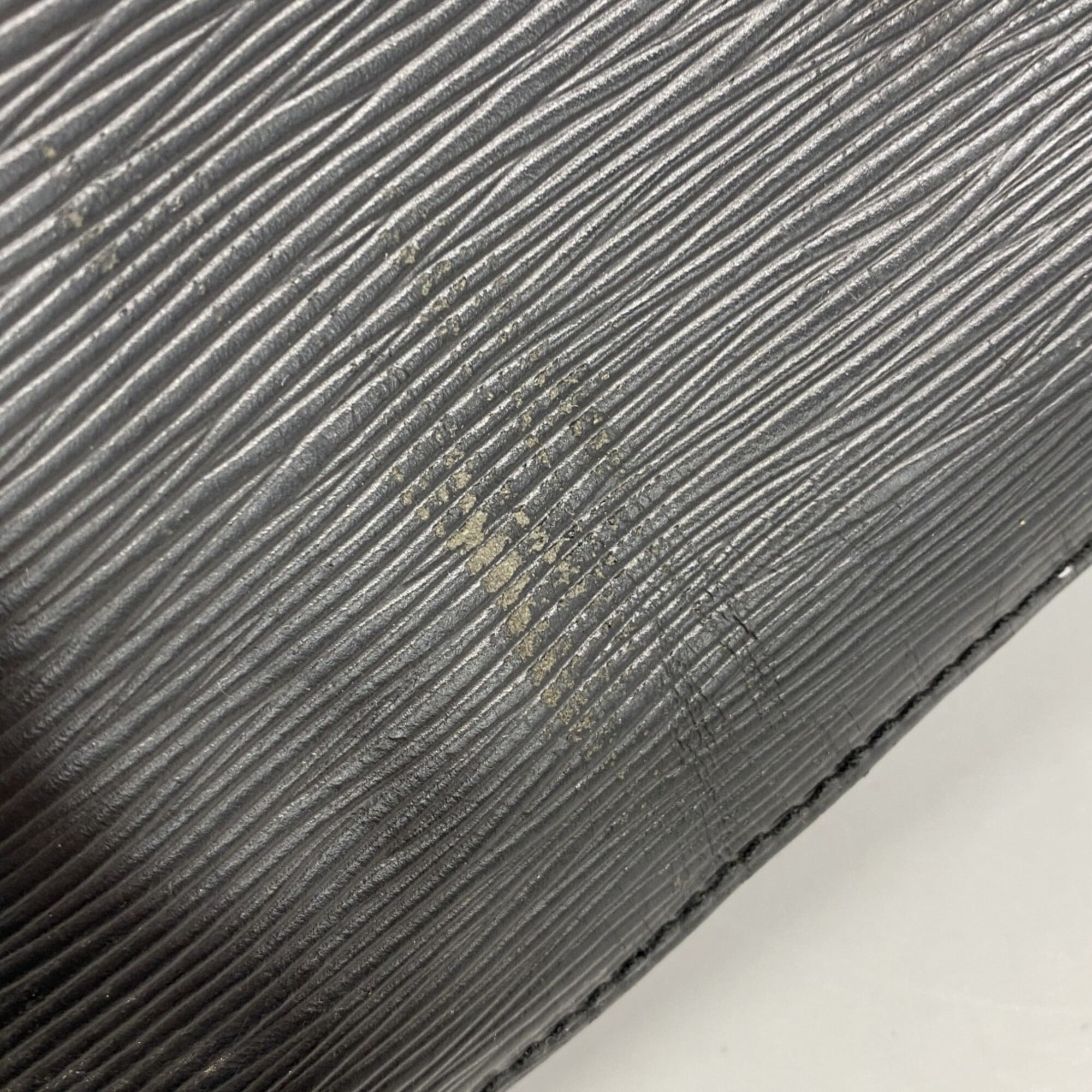 Louis Vuitton Noir Shoulder Bag (Pre-Owned)