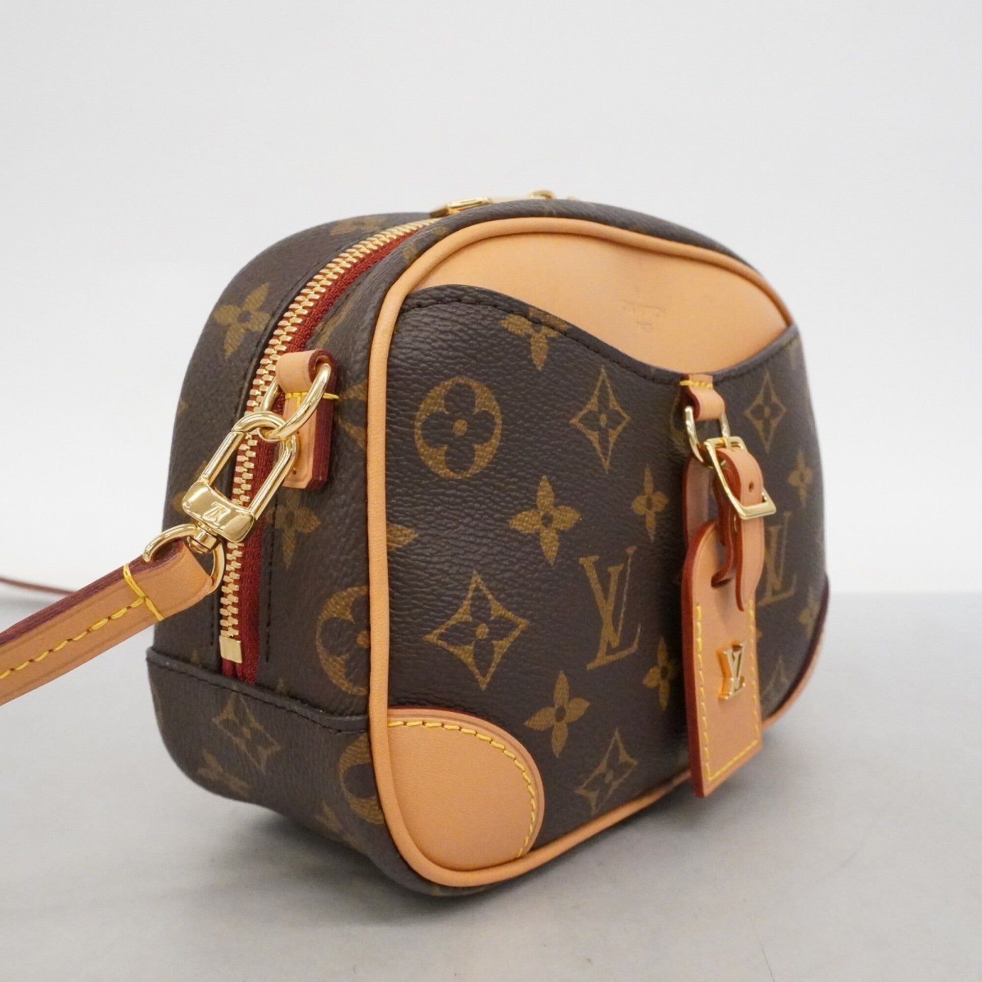 Louis Vuitton Brown Shoulder Bag (Pre-Owned)