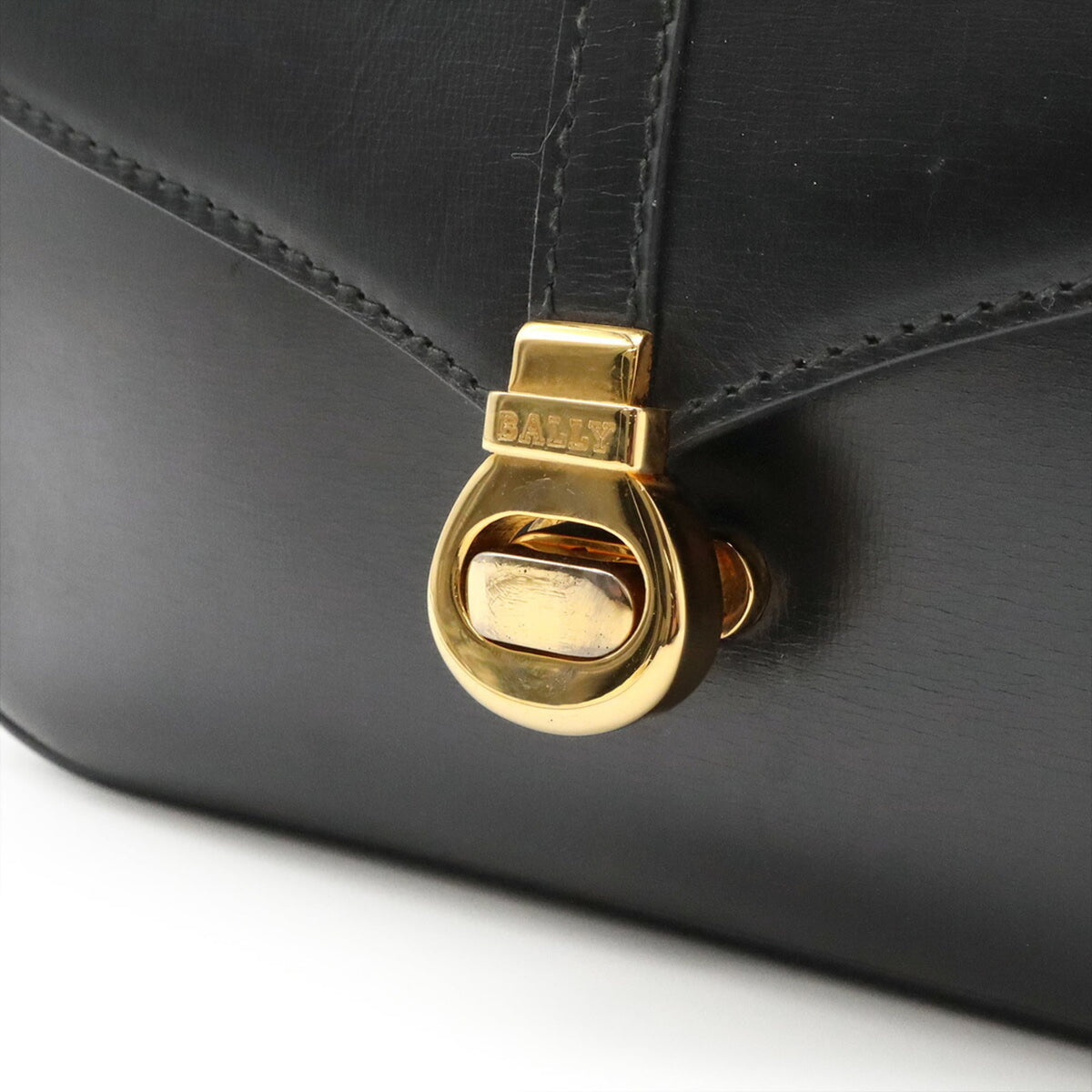 Bally Black Leather Shoulder Bag (Pre-Owned)