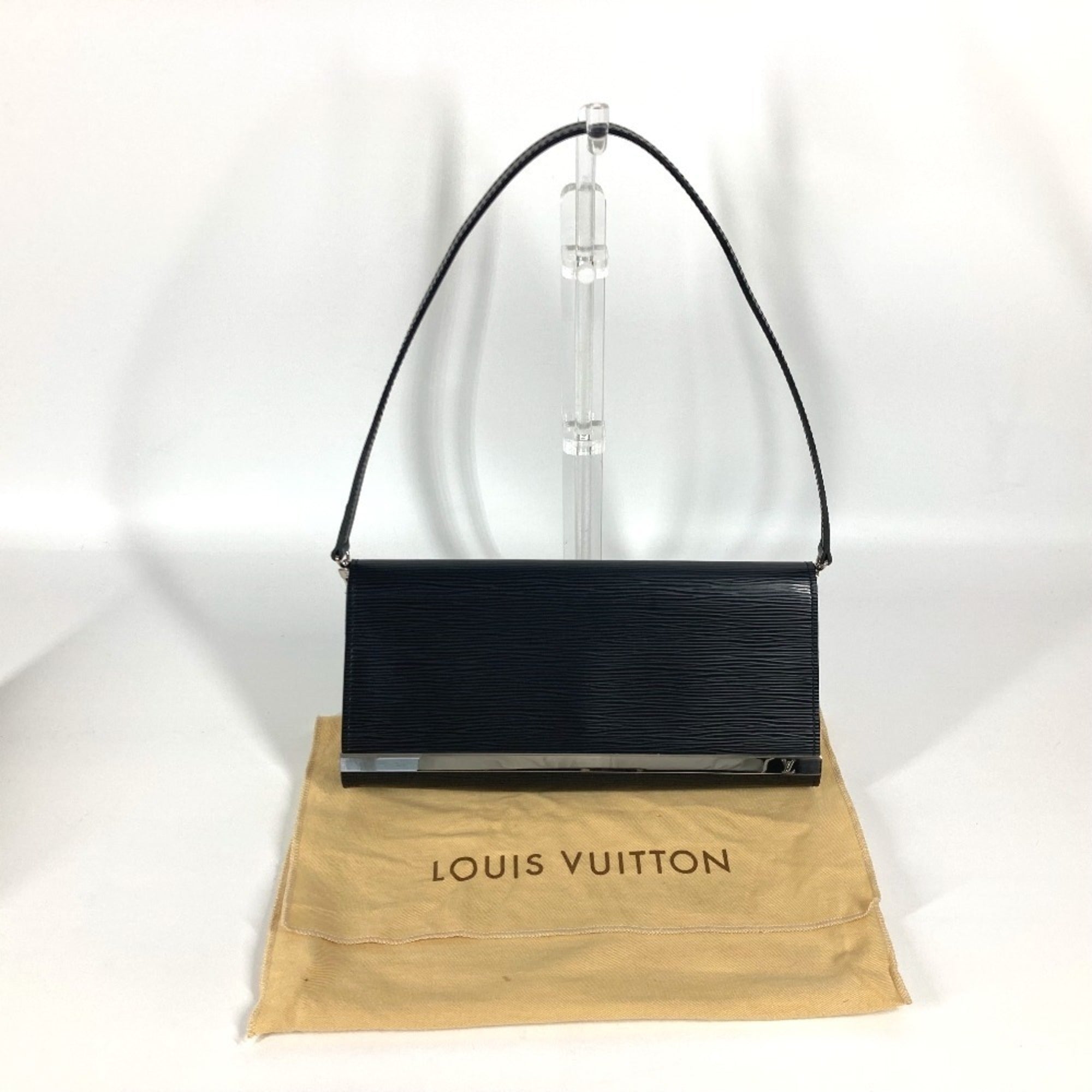 Louis Vuitton Black Epi Leather Clutch Bag Shoulder Bag (Pre-Owned)