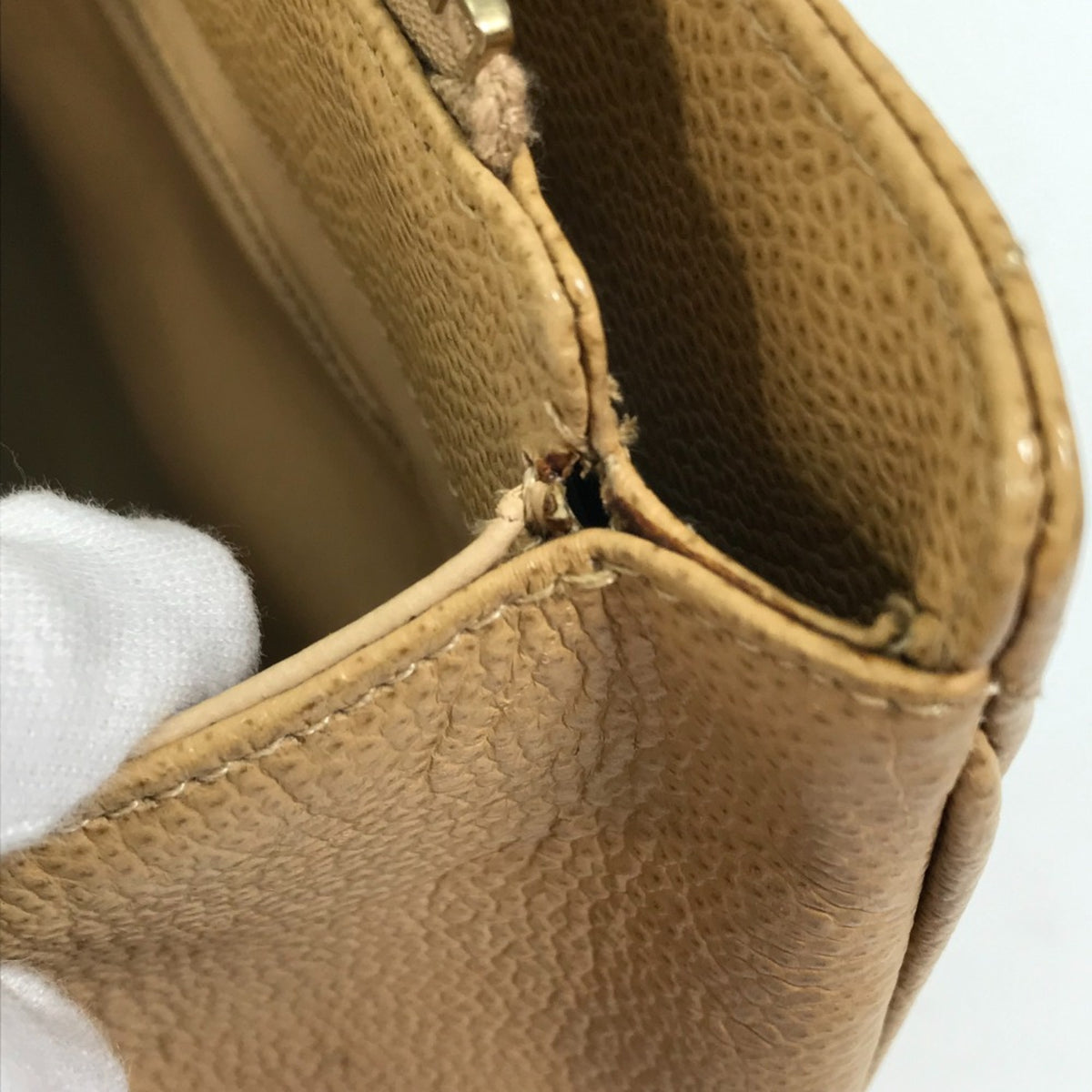 Chanel Beige Leather Handbag (Pre-Owned)