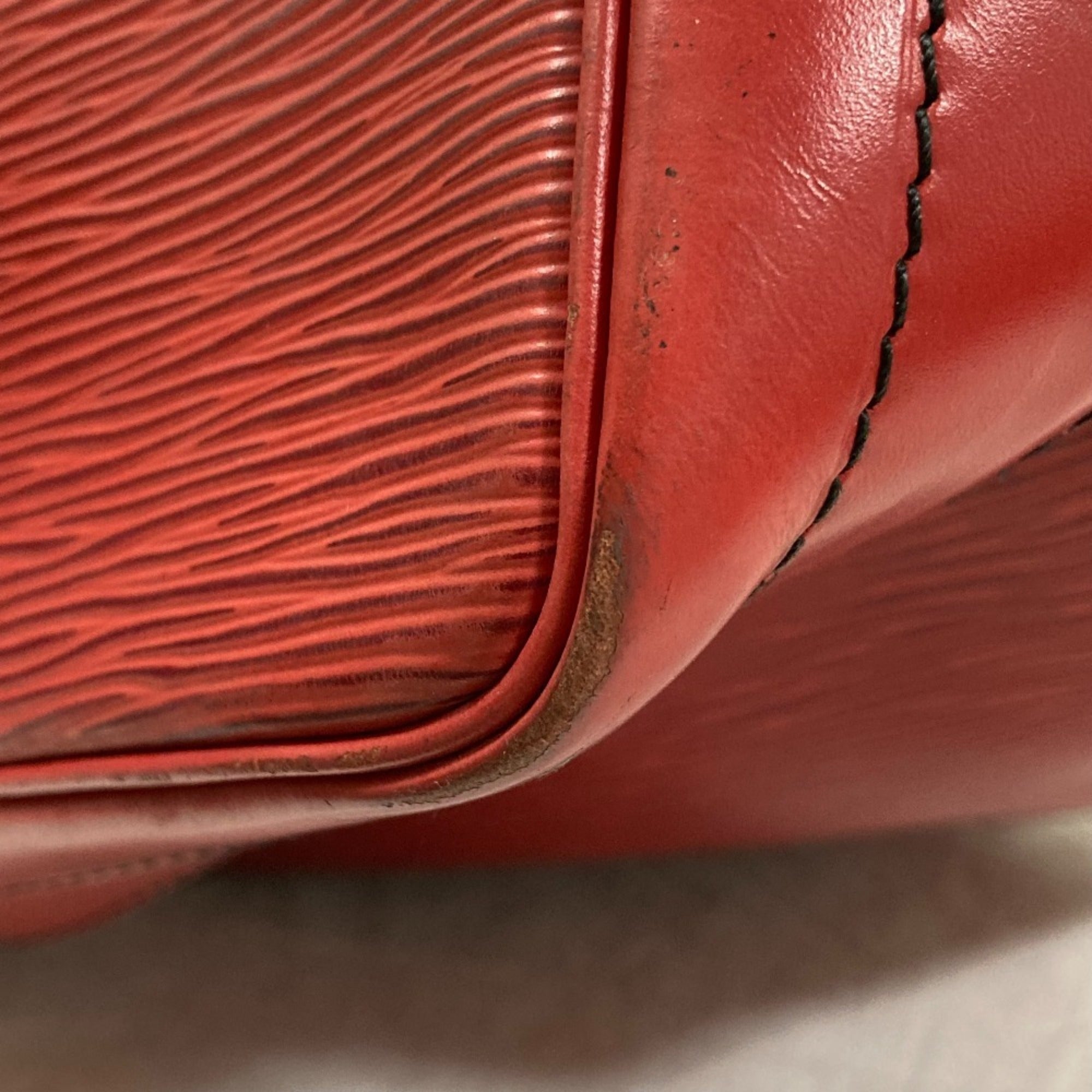 Louis Vuitton Castilian Red Epi Leather Shoulder Bag (Pre-Owned)