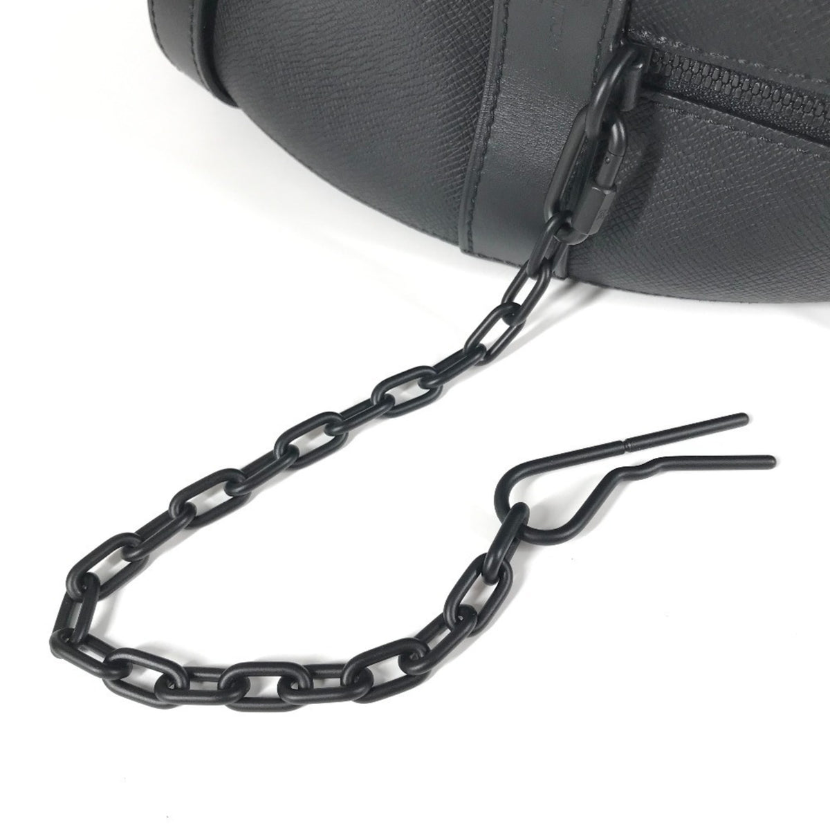 Louis Vuitton Taiga Ardoise Black Taiga Leather Pochette Shoulder Bag (Pre-Owned)