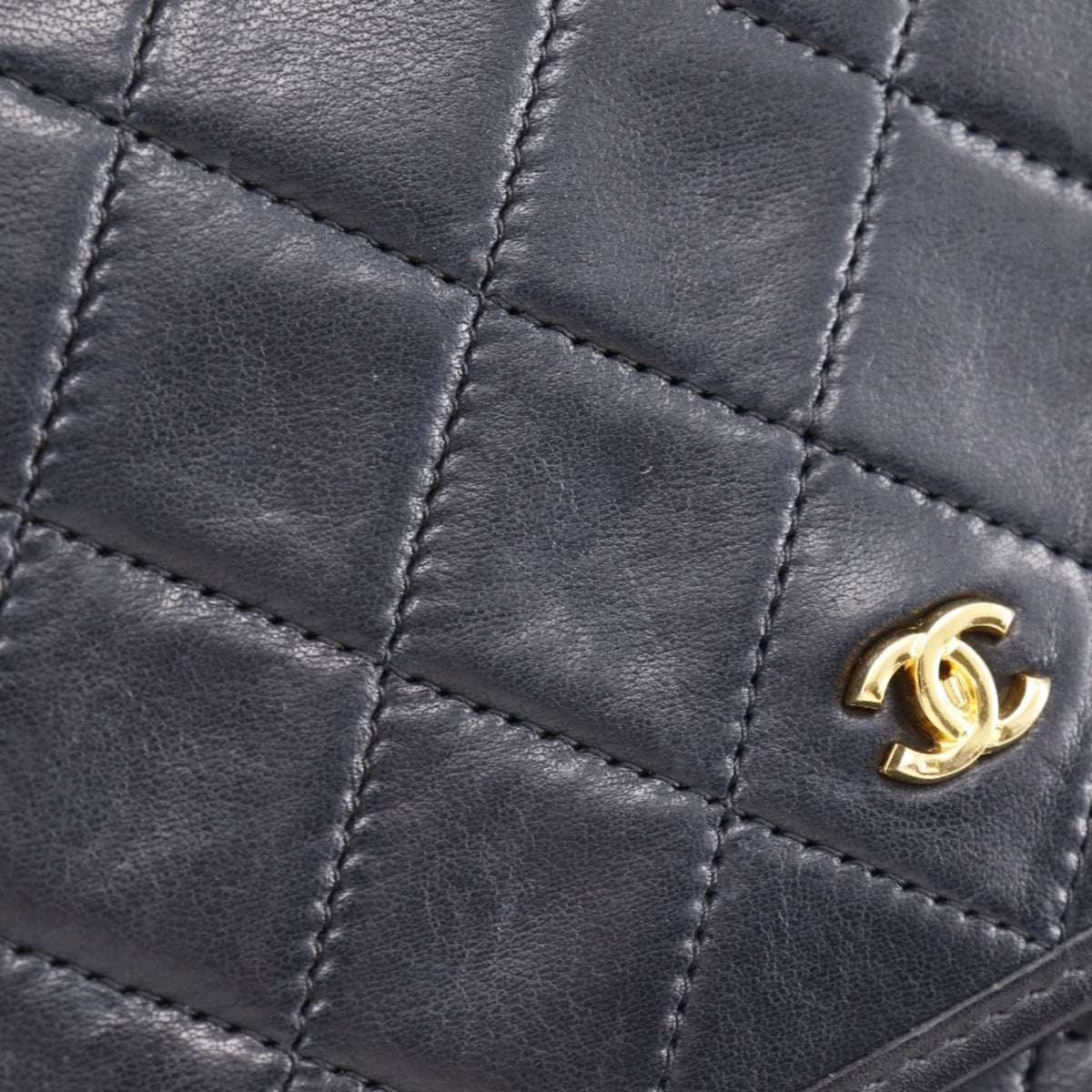 Chanel Black Leather Pochette Shoulder Bag (Pre-Owned)
