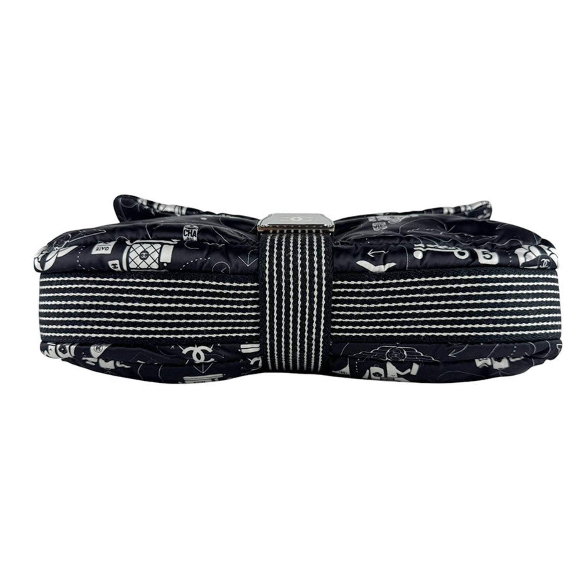 Chanel Black White Nylon Shoulder Bag (Pre-Owned)