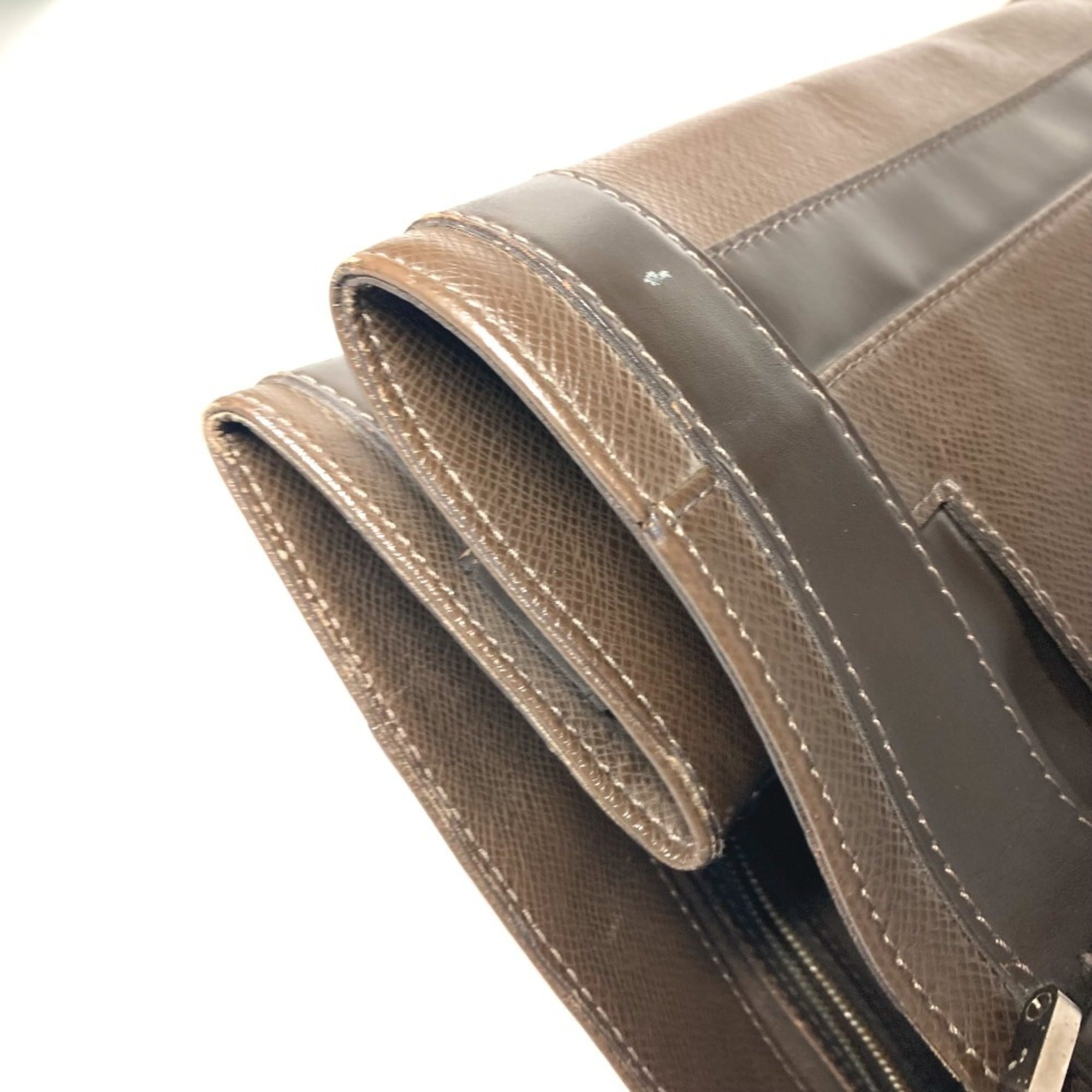 Louis Vuitton Brown Taiga Leather Handbag Tote Bag (Pre-Owned)