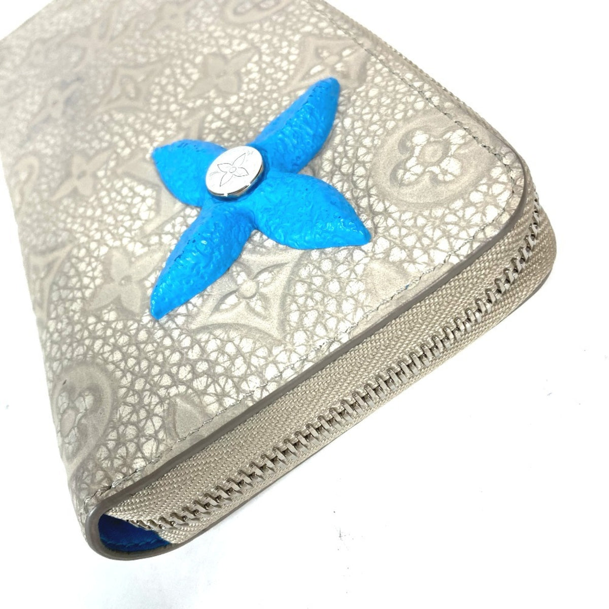 Louis Vuitton Taurillon Beige Blue Leather Long Wallet (Bi-Fold) (Pre-Owned)