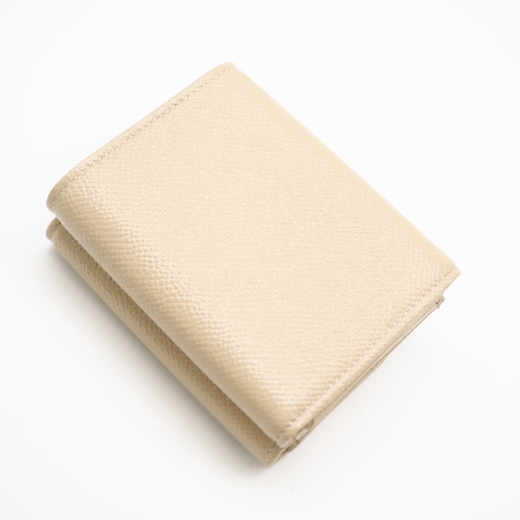 Bvlgari Bvlgari Bvlgari Beige Leather Wallet (Tri-Fold) (Pre-Owned)
