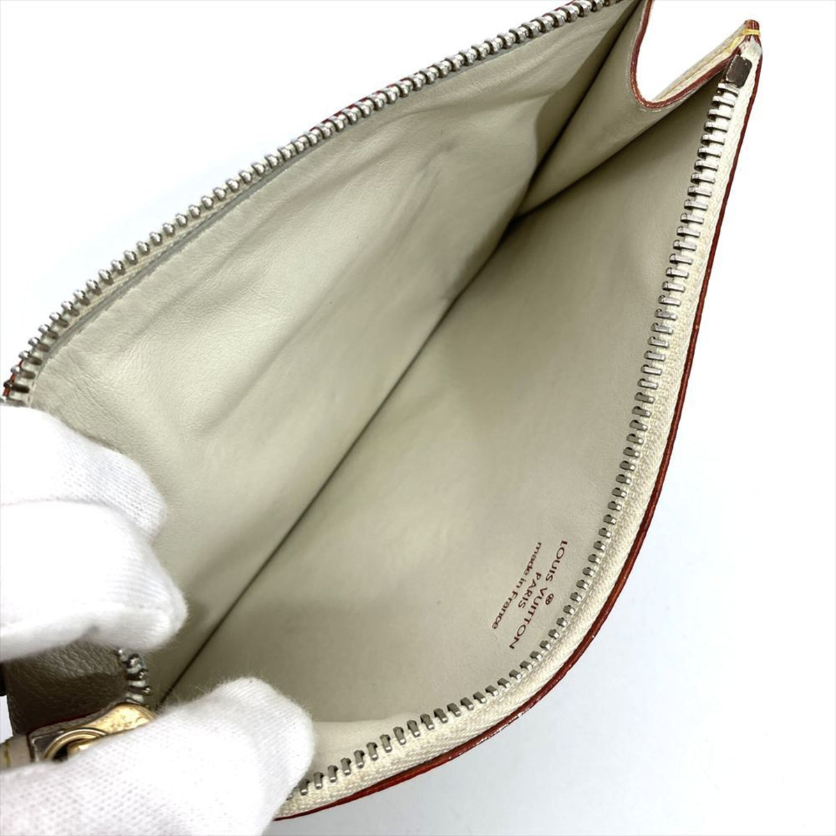 Louis Vuitton Blanc White Suhali Leather Handbag Pouch (Pre-Owned)