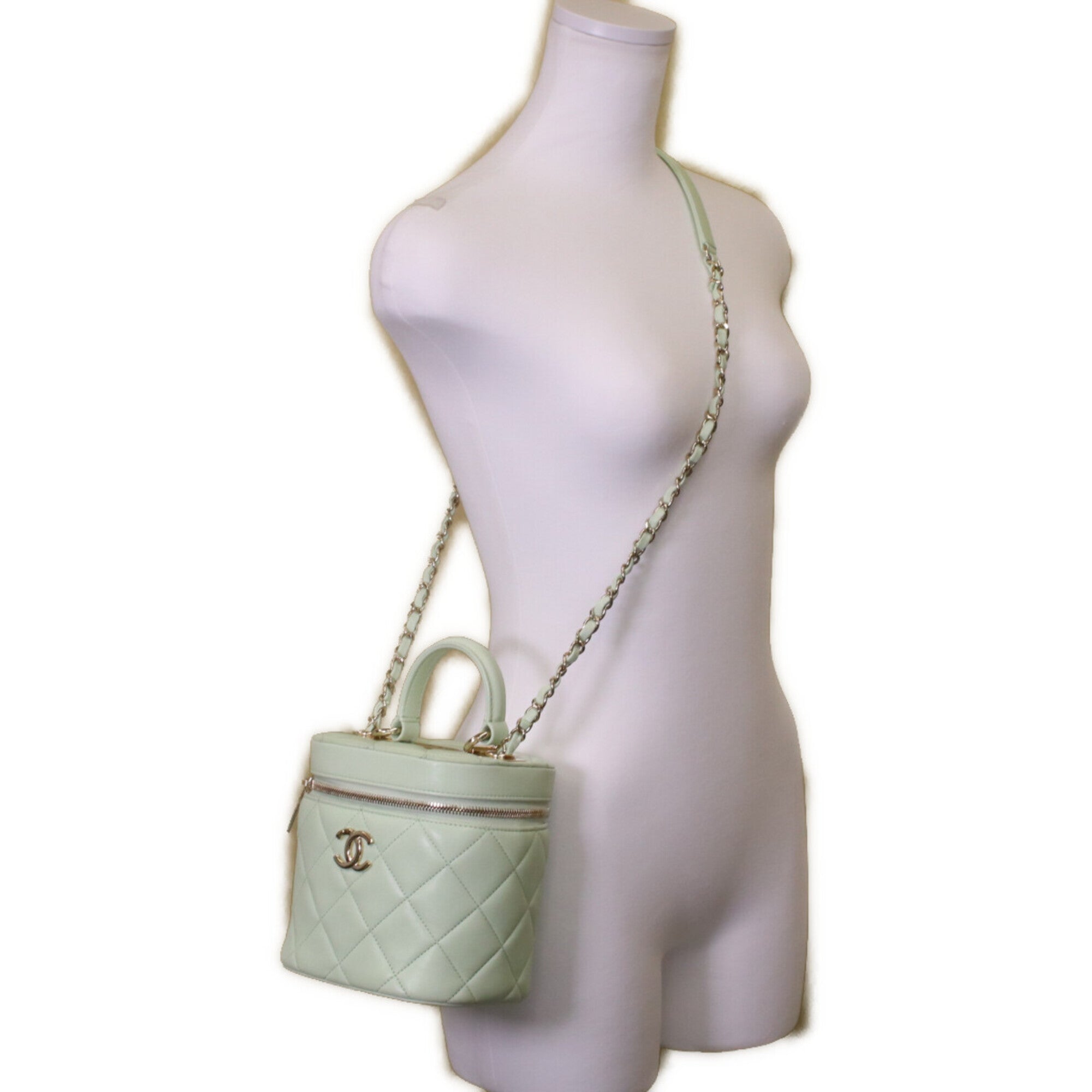 Chanel Lime Green Leather Shoulder Bag (Pre-Owned)