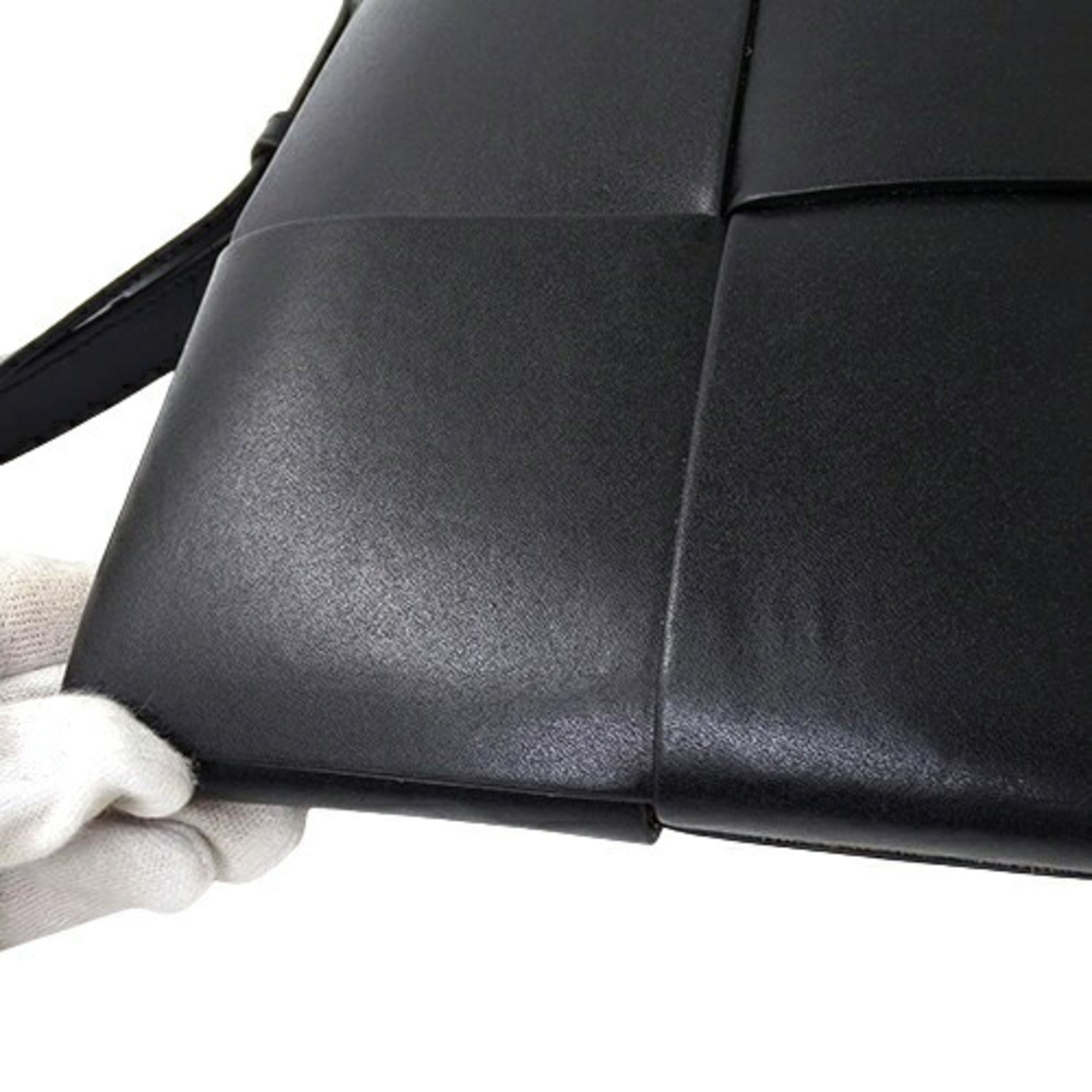 Bottega Veneta Black Leather Shoulder Bag (Pre-Owned)