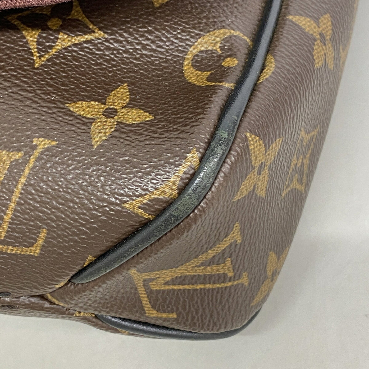 Louis Vuitton Brown Shoulder Bag (Pre-Owned)
