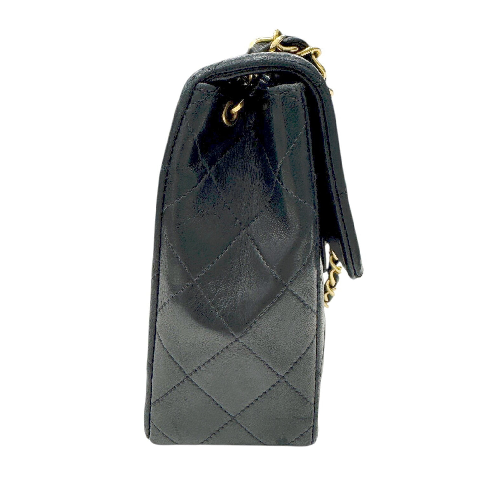 Chanel Black Leather Shoulder Bag (Pre-Owned)